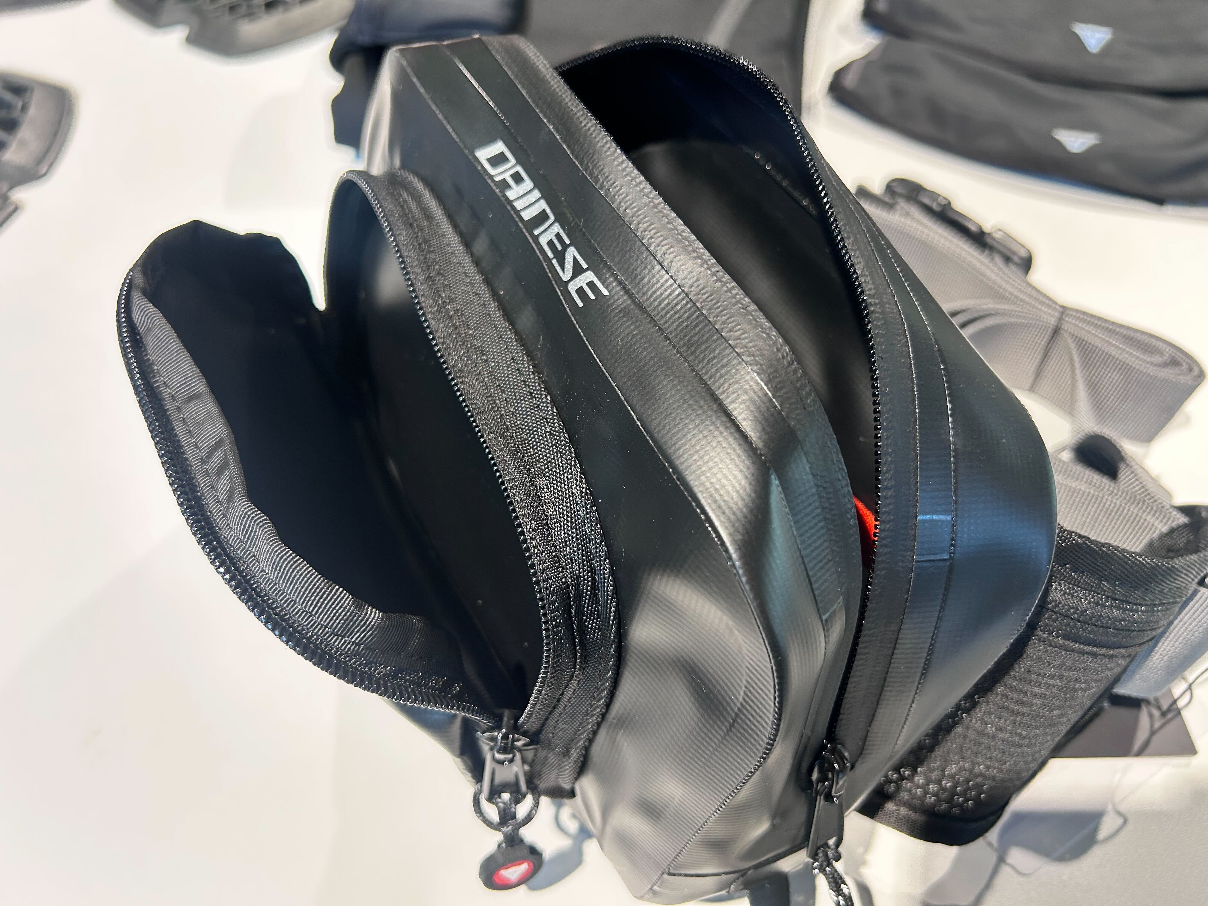 DAINESE ウエストポーチ　ブラック バイク用バッグ・バックパック | EXPLORER WAIST BAG 1.8L