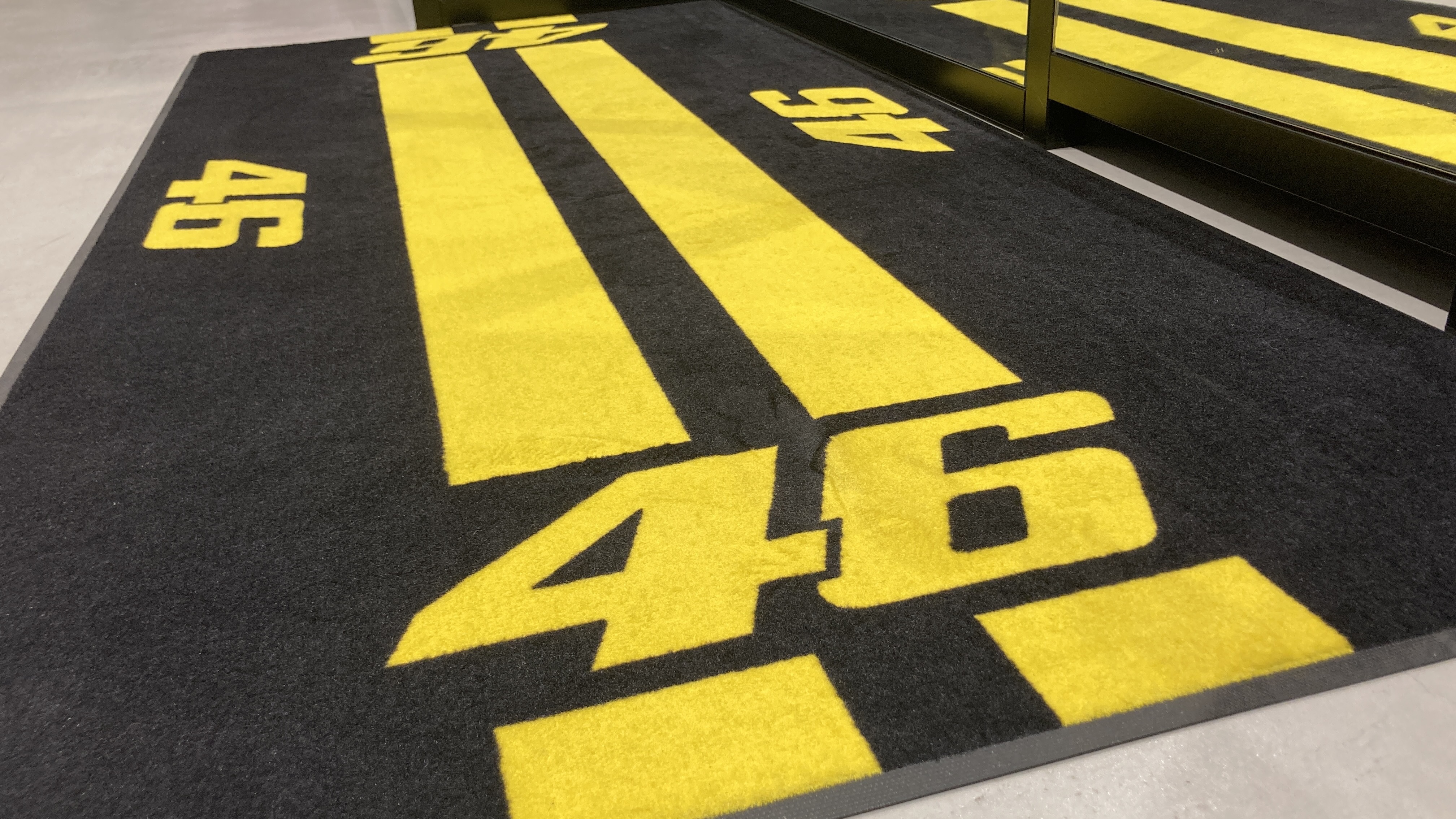 大好評のVR46 レーシングフロアマットを特別展示いたしております