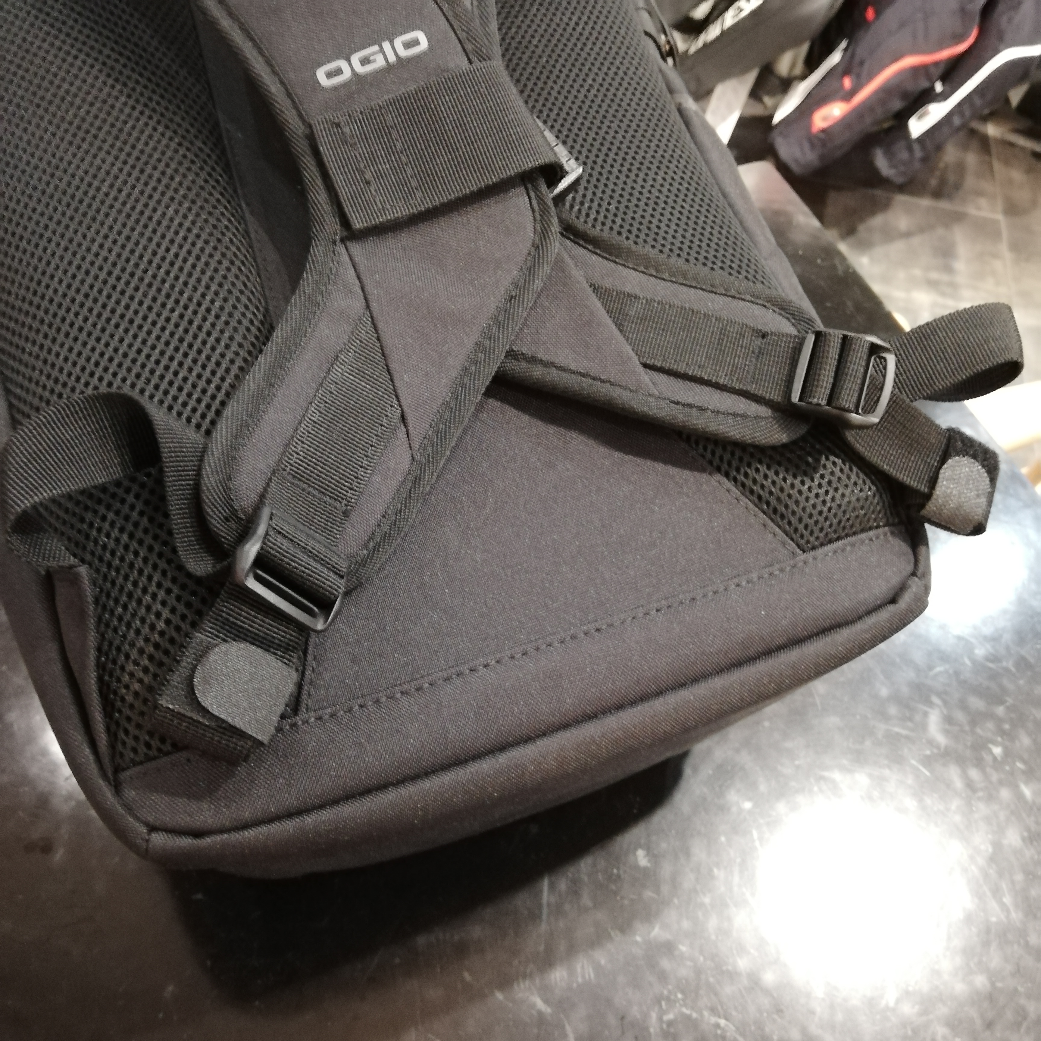 ダイネーゼ×OGIO コラボレーション・バックパック”D-ESSENCE BACKPACK”