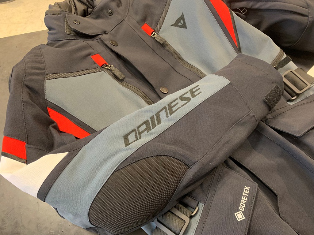 スポーツツーリングジャケット『CARVE MASTER 3 GORE-TEX® JACKET』