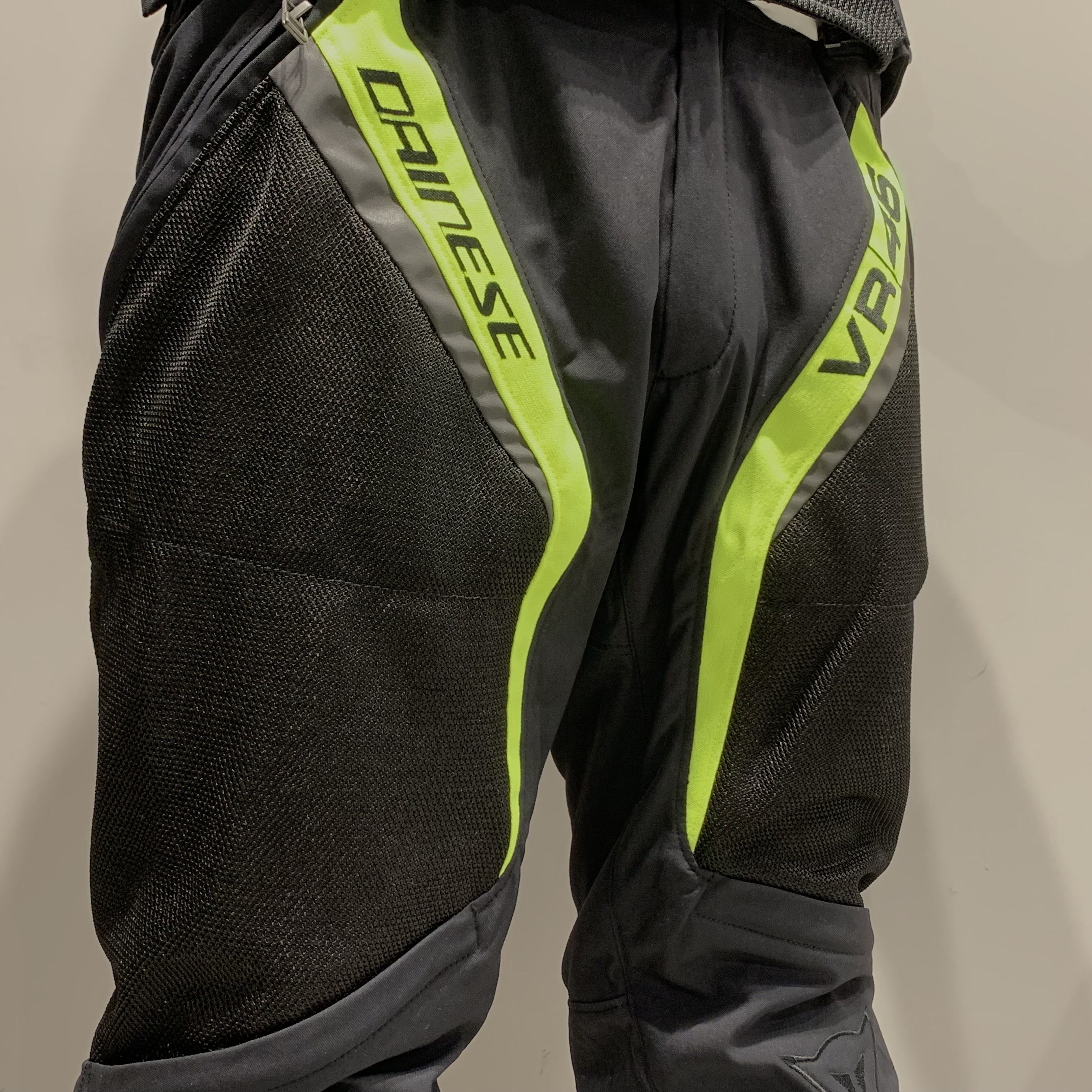 春夏ウェアのVR46コラボコレクションが入荷しました【VR46×DAINESE】 春夏ウェアのVR46コラボコレクションが入荷しました【VR46×DAINESE】