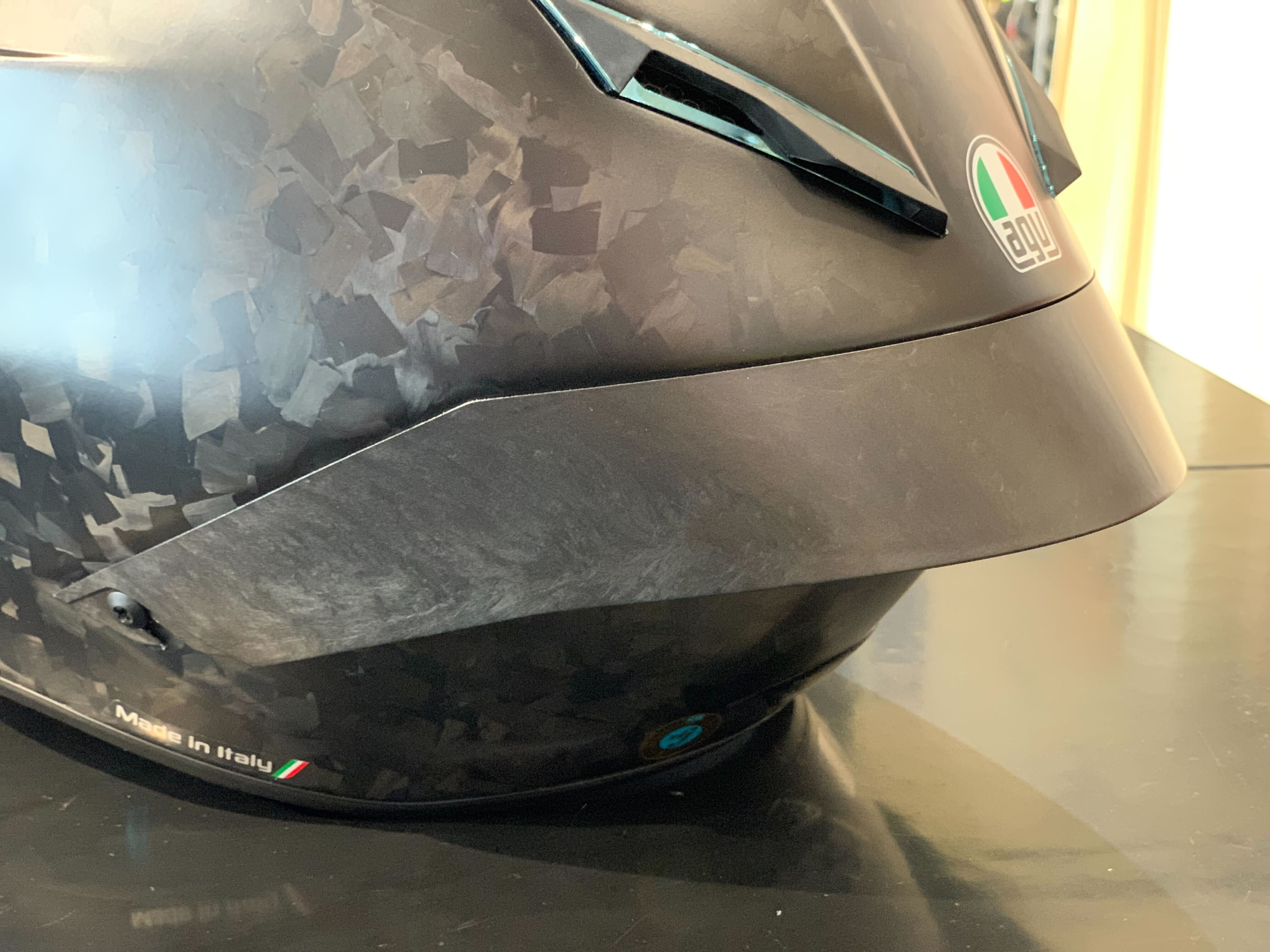 フォージドカーボンを使用したスペシャルモデル