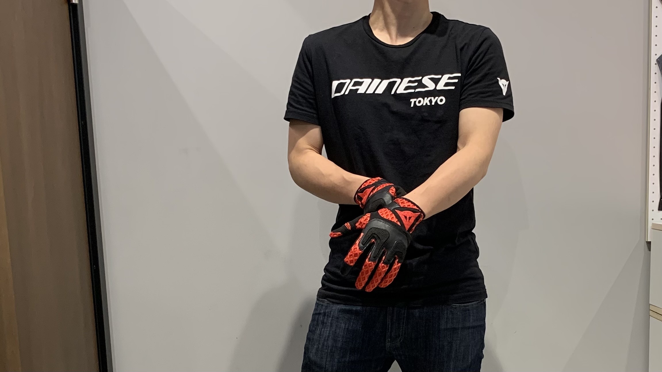 最高の操作性と通気性を誇るメッシュグローブ【AIR-MAZE UNISEX GLOVES】