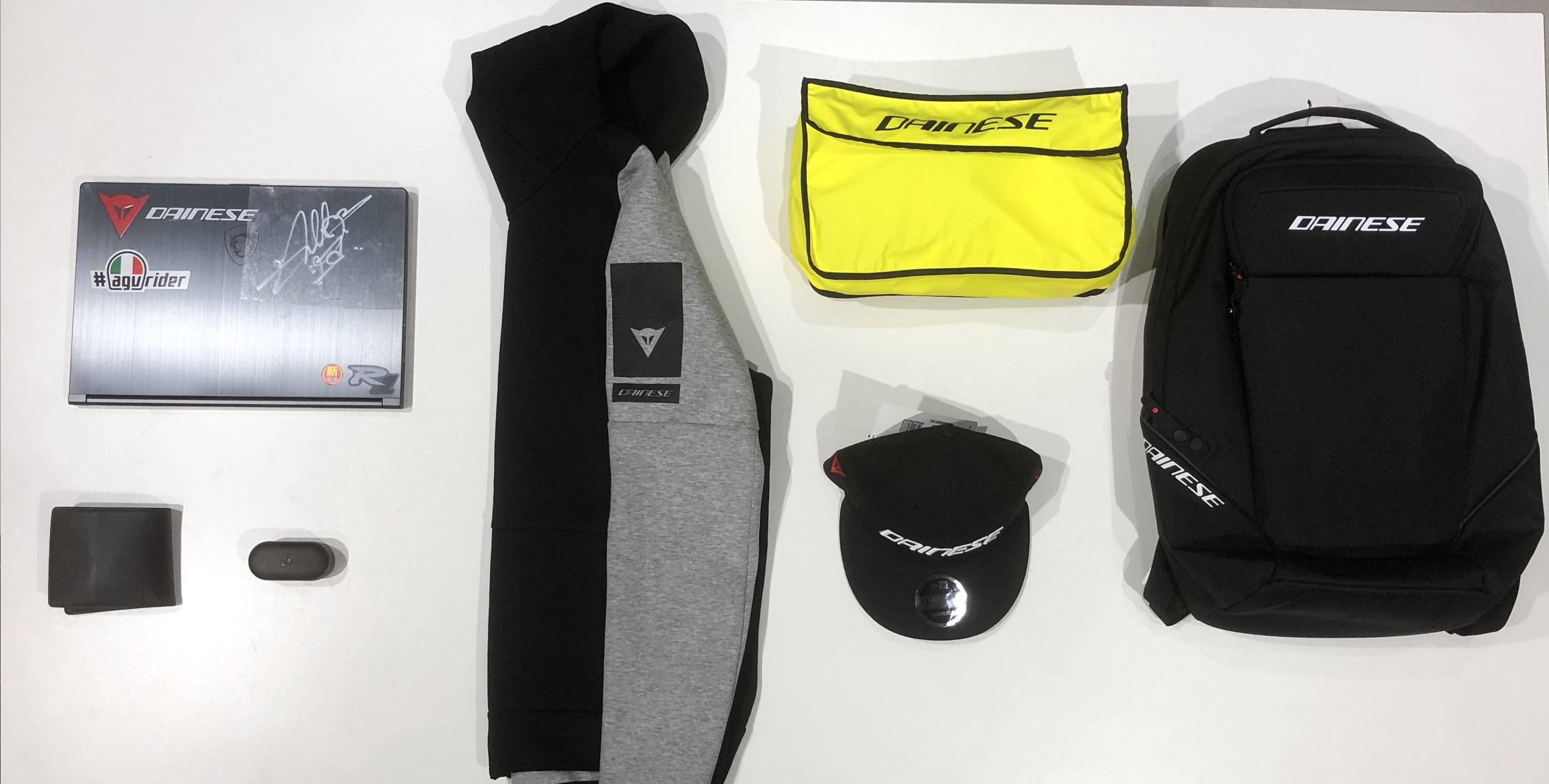 D-Essence Backpack Stealth-Black公式通販