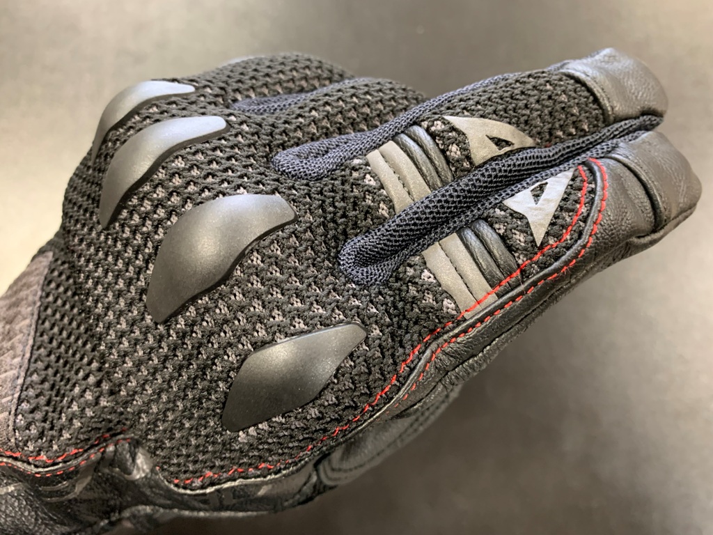 暖かい季節は手から涼しく！今からの季節にお勧めのグローブをご案内