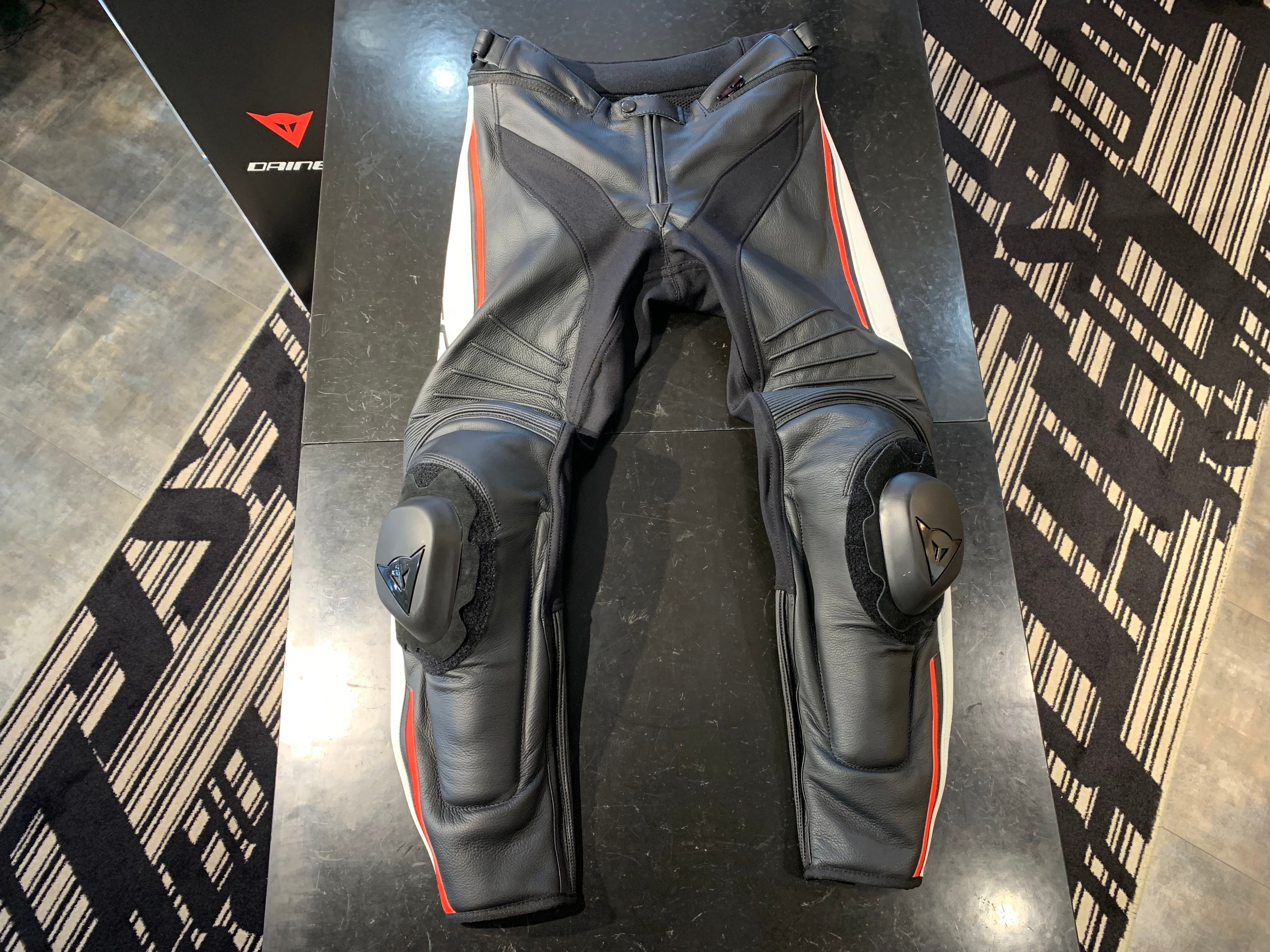 ダイネーゼ DAINESE レザーパンツ EU44/US34 黒 MISANO バイクウエア