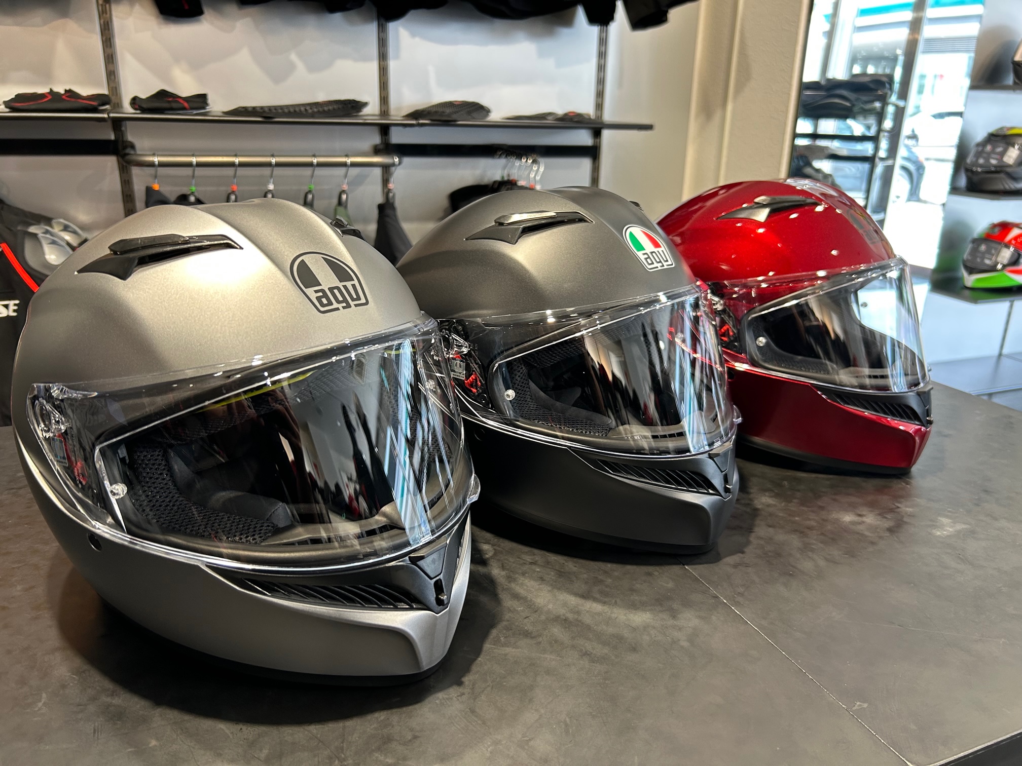 モデルチェンジしたインナーバイザー付き新作ヘルメット【K3】
