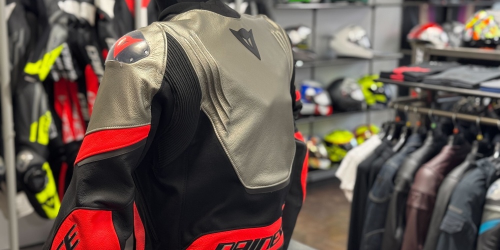 レーシングジャケット ダイネーゼのスタンダードレーシングジャケットがモデルチェンジ