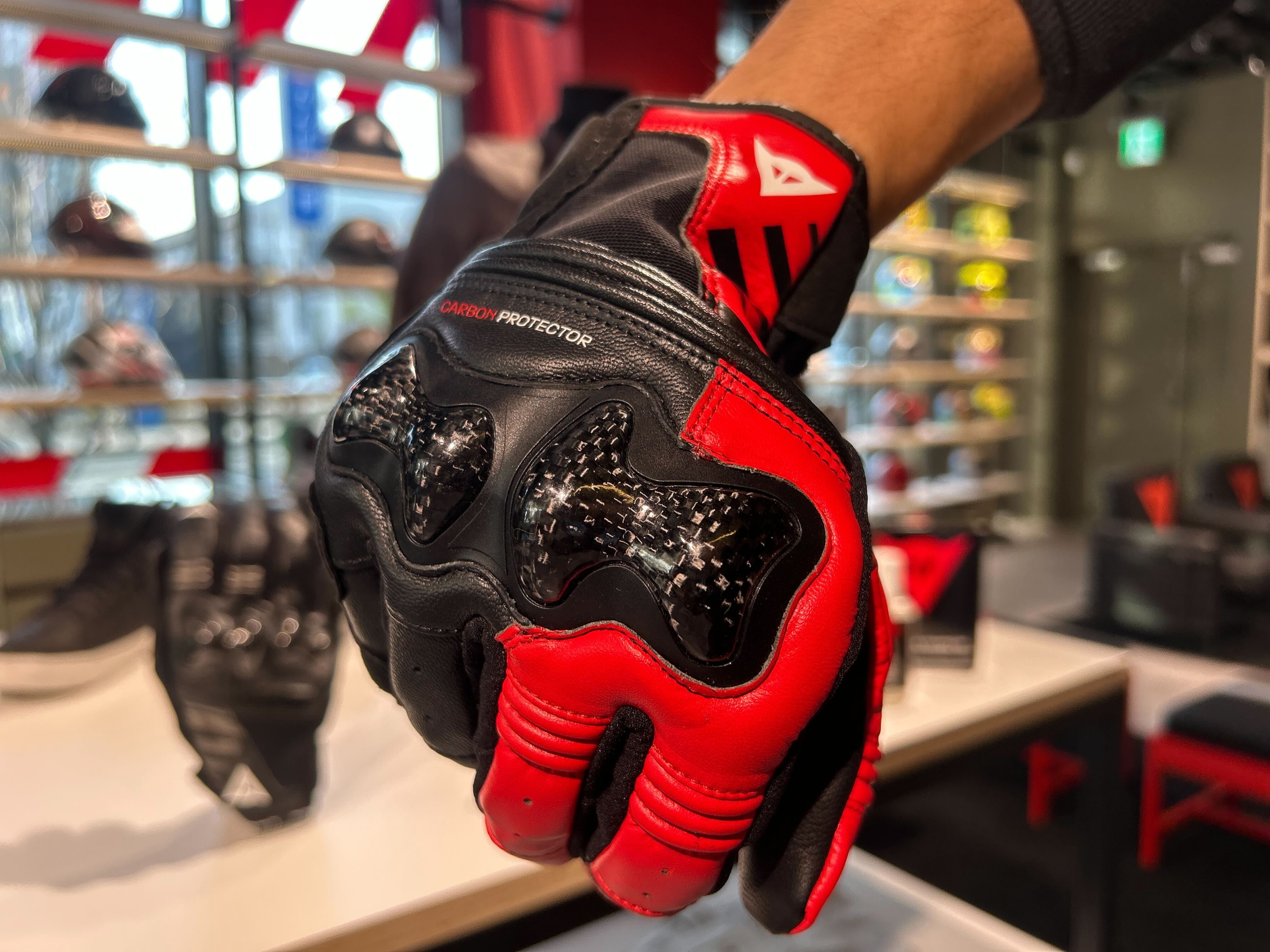 REACTO CARBON GLOVES】SHORTタイプを多数入荷しました。