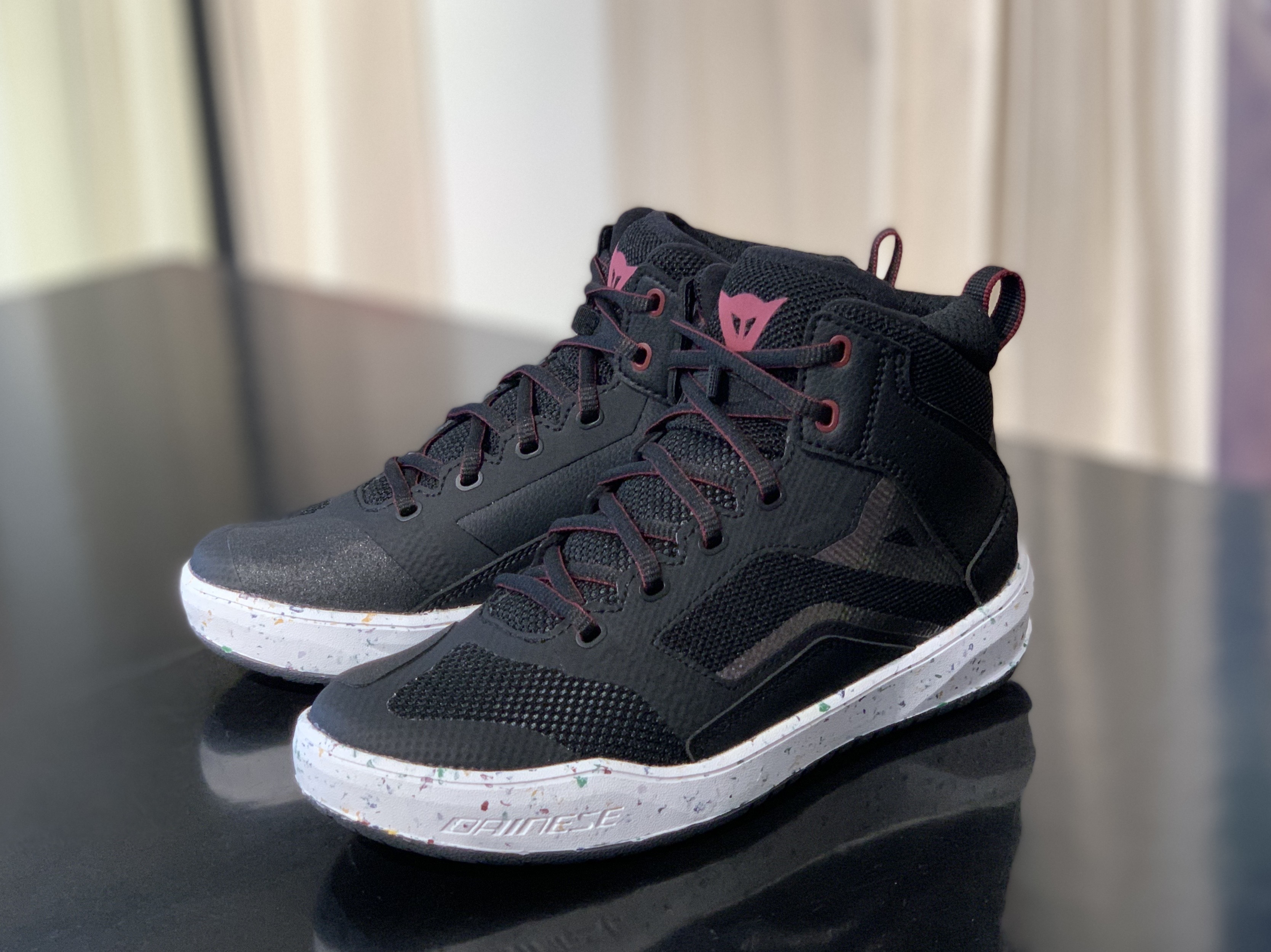 思わず走りたくなる軽くて涼しいメッシュシューズをご紹介