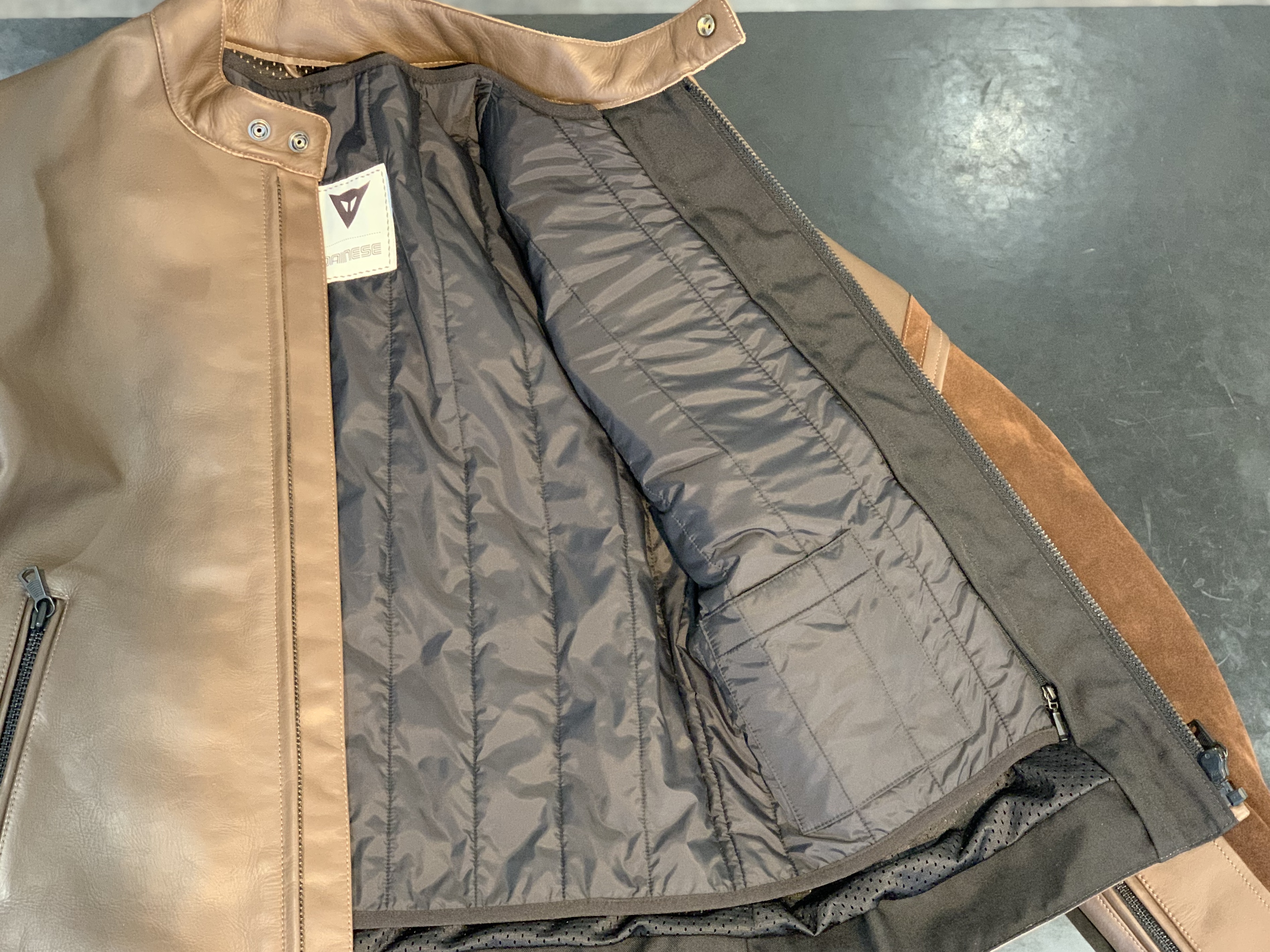 オールシーズンで活躍してくれる新作レザージャケット【MERAK LEATHER 】
