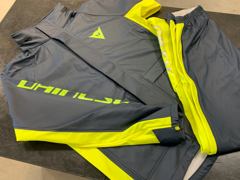 雨や湿度の高い日でも快適にレインウエアを【STORM 2】