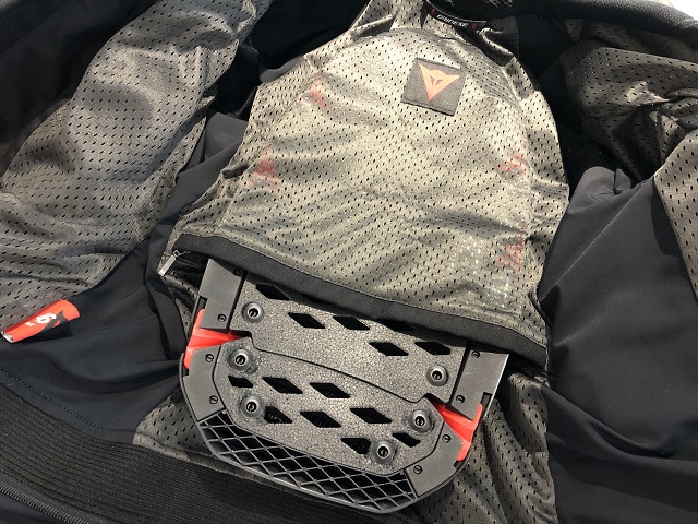 快適性と軽量性に優れた新定番スポーツレザージャケット”SPORT PRO