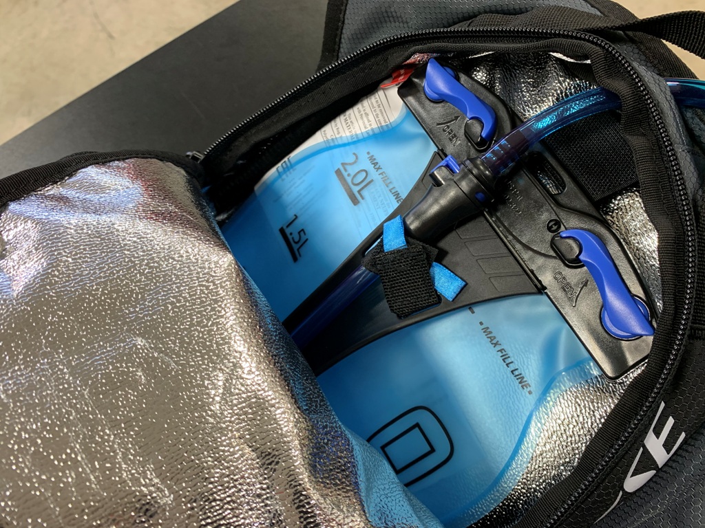 ストローチューブの付いたバックパック『ALLIGATOR BACKPACK』