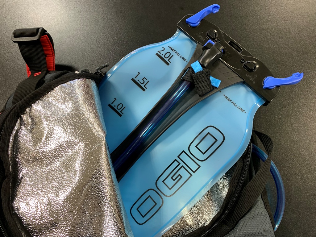 ストローチューブの付いたバックパック『ALLIGATOR BACKPACK』