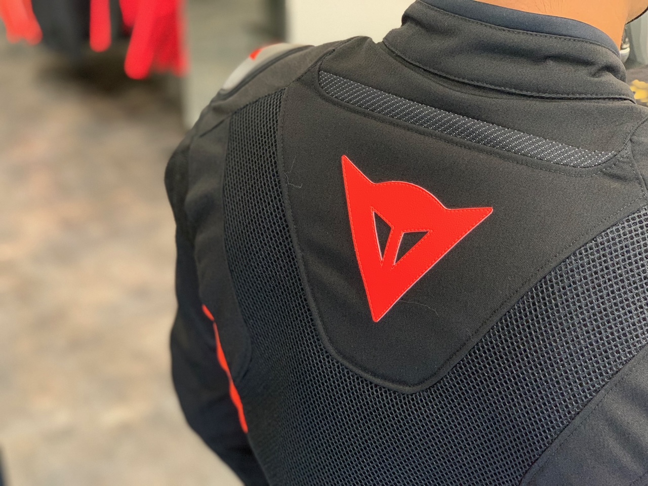 肩スライダー付き新作スポーツジャケット【ENERGYCA AIR TEX】