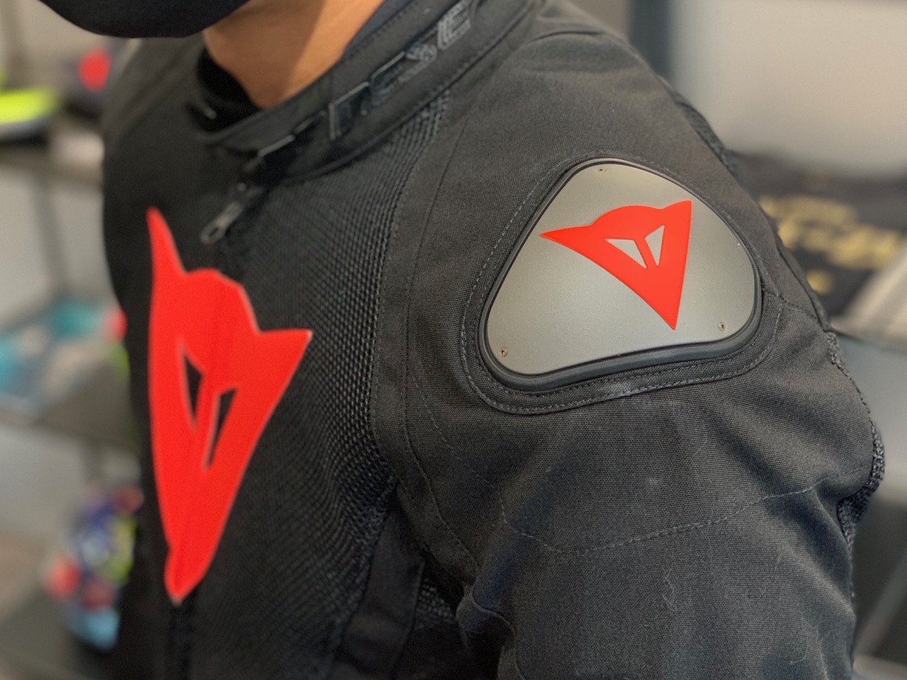 肩スライダー付き新作スポーツジャケット【ENERGYCA AIR TEX】