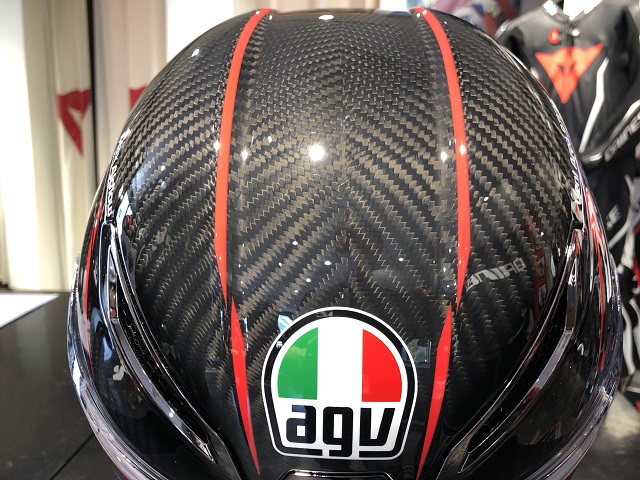 カーボンにレッドのラインが映える”PISTA GP RR PERFORMANCE CARBON