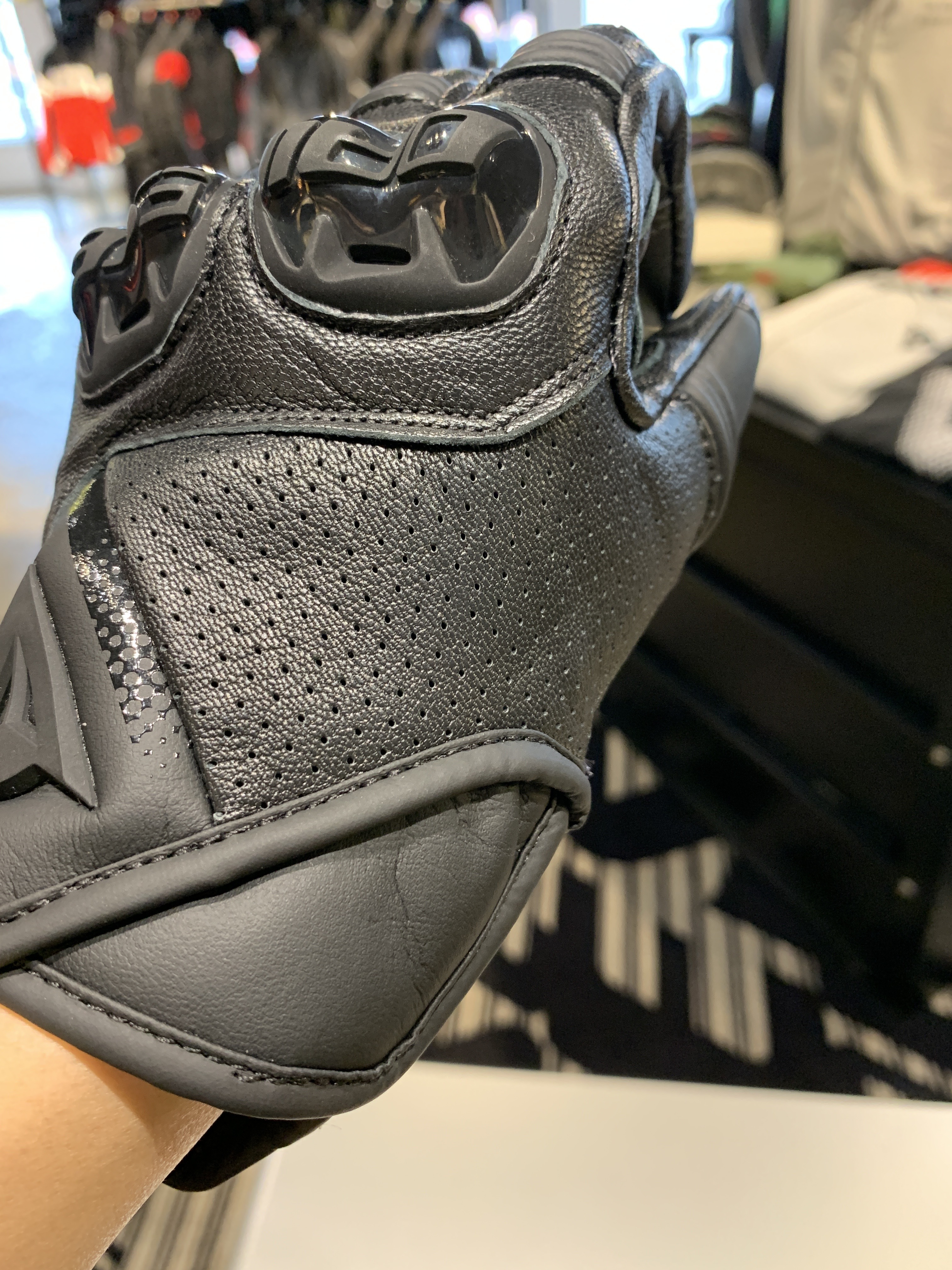 爽やかな季節の到来です。新作グローブ 