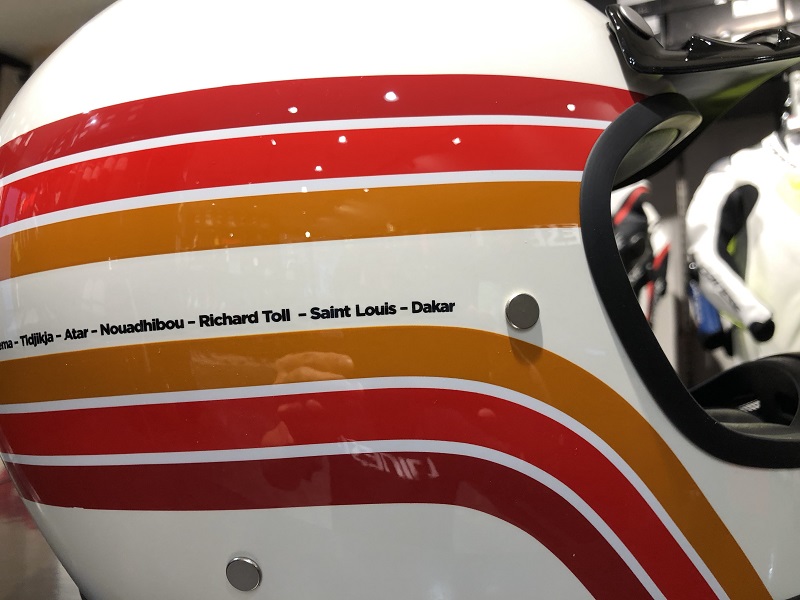 ダカールラリーの象徴的なカラーにインスパイアされた”AGV X101 DAKAR