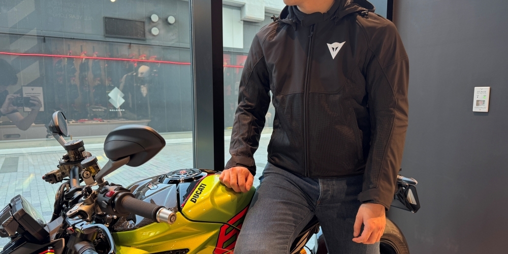 ダイネーゼが提案する、夏のライディングスタイル ― ACCELERATA AIR