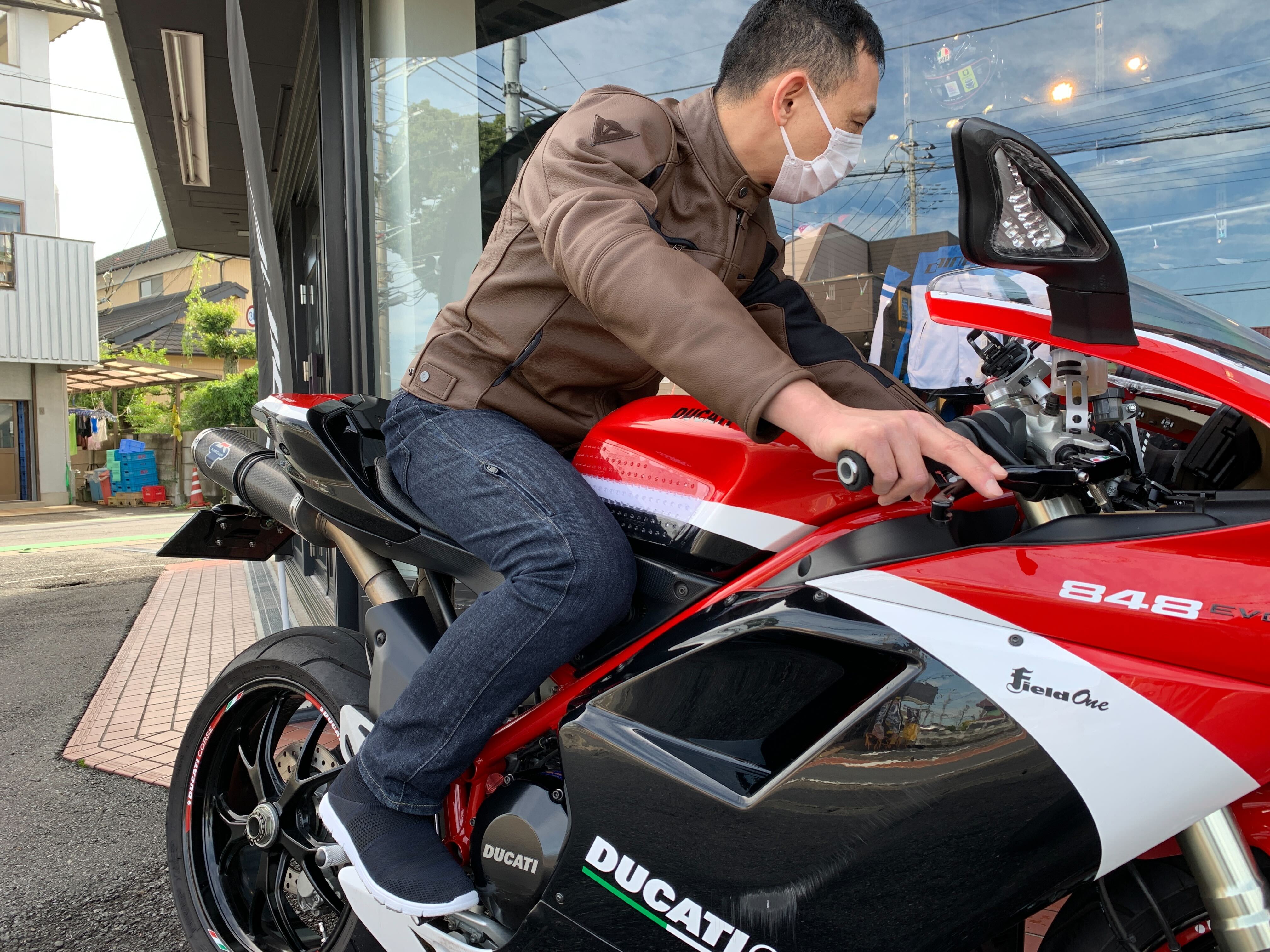 様々なスタイルにマッチするレザージャケット『RAZON 2 LEATHER JACKET