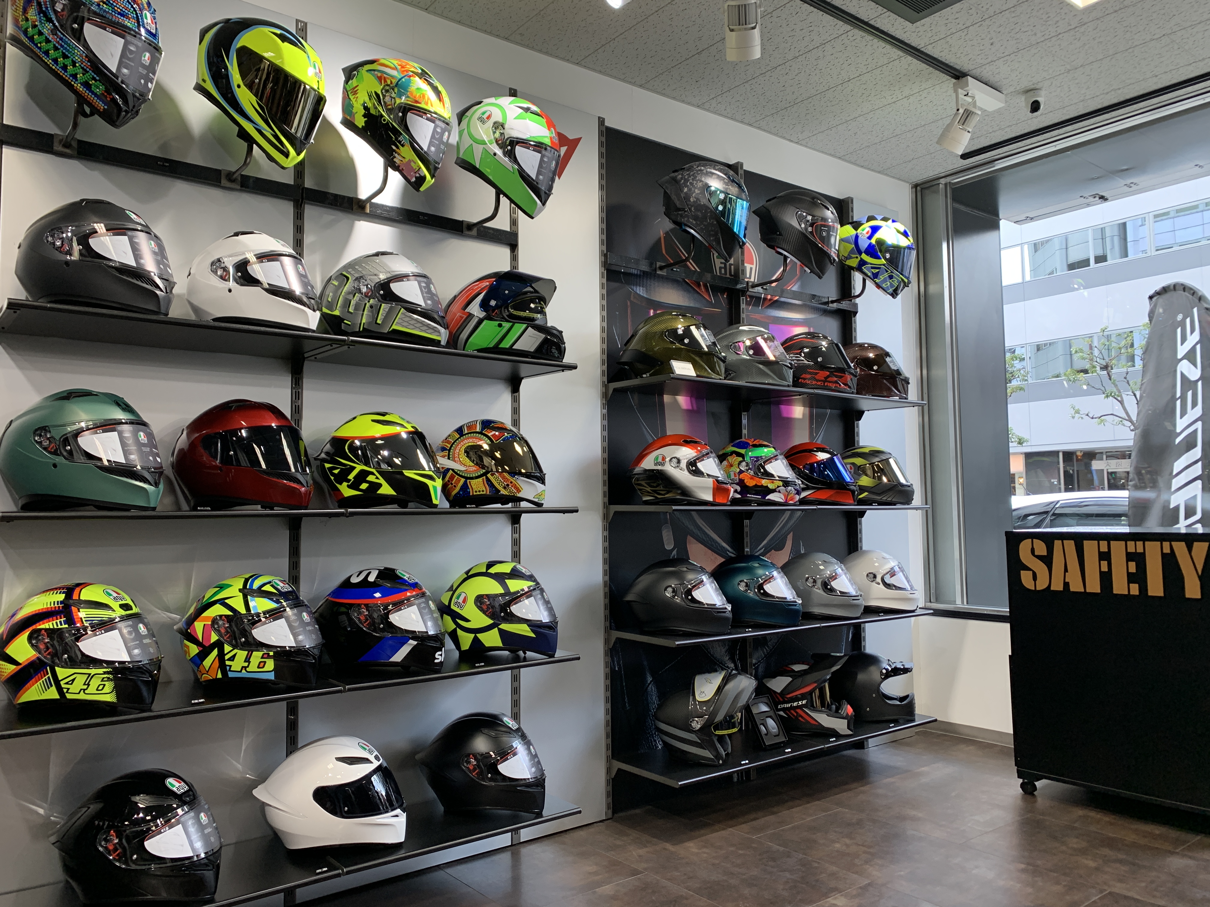 ダイネーゼ大阪店】AGVヘルメットゾーンを拡大いたしました！
