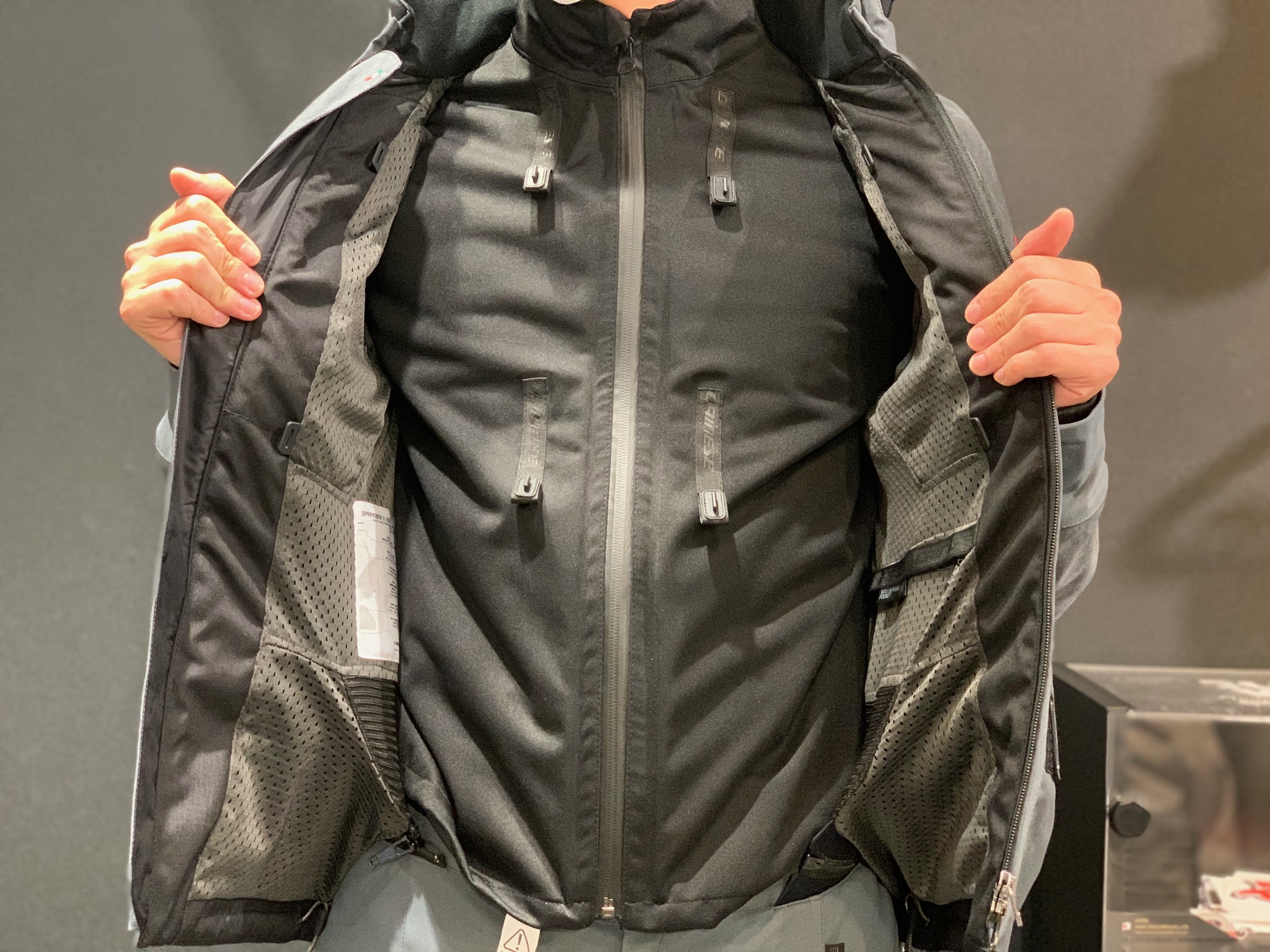 新素材を採用したオールシーズンモデル【SPRINGBOK 】