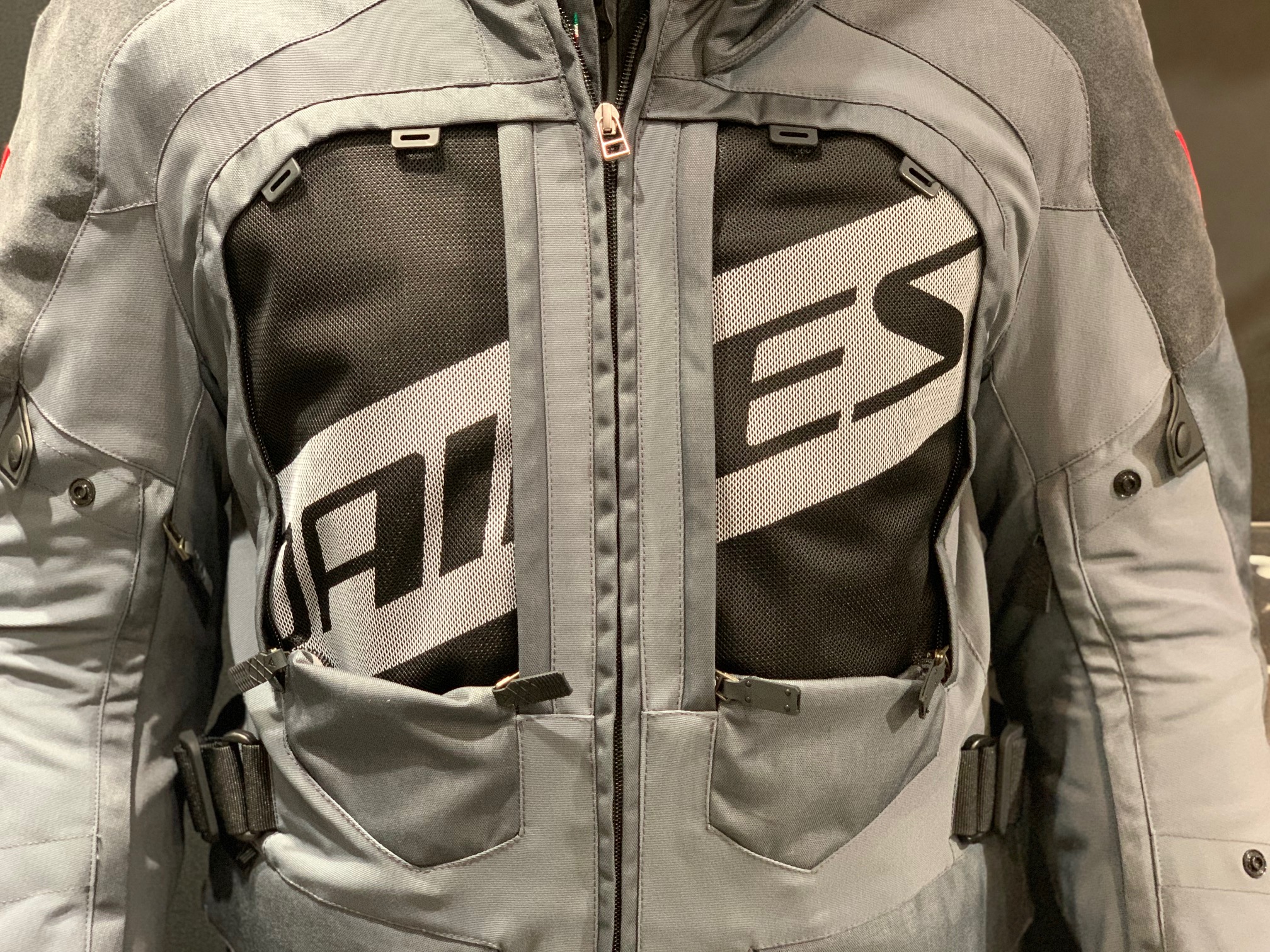 新素材を採用したオールシーズンモデル【SPRINGBOK 】