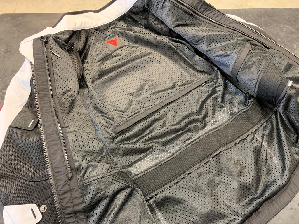 オンにもオフにもお勧めしたいメッシュジャケット『DESERT TEX JACKET』