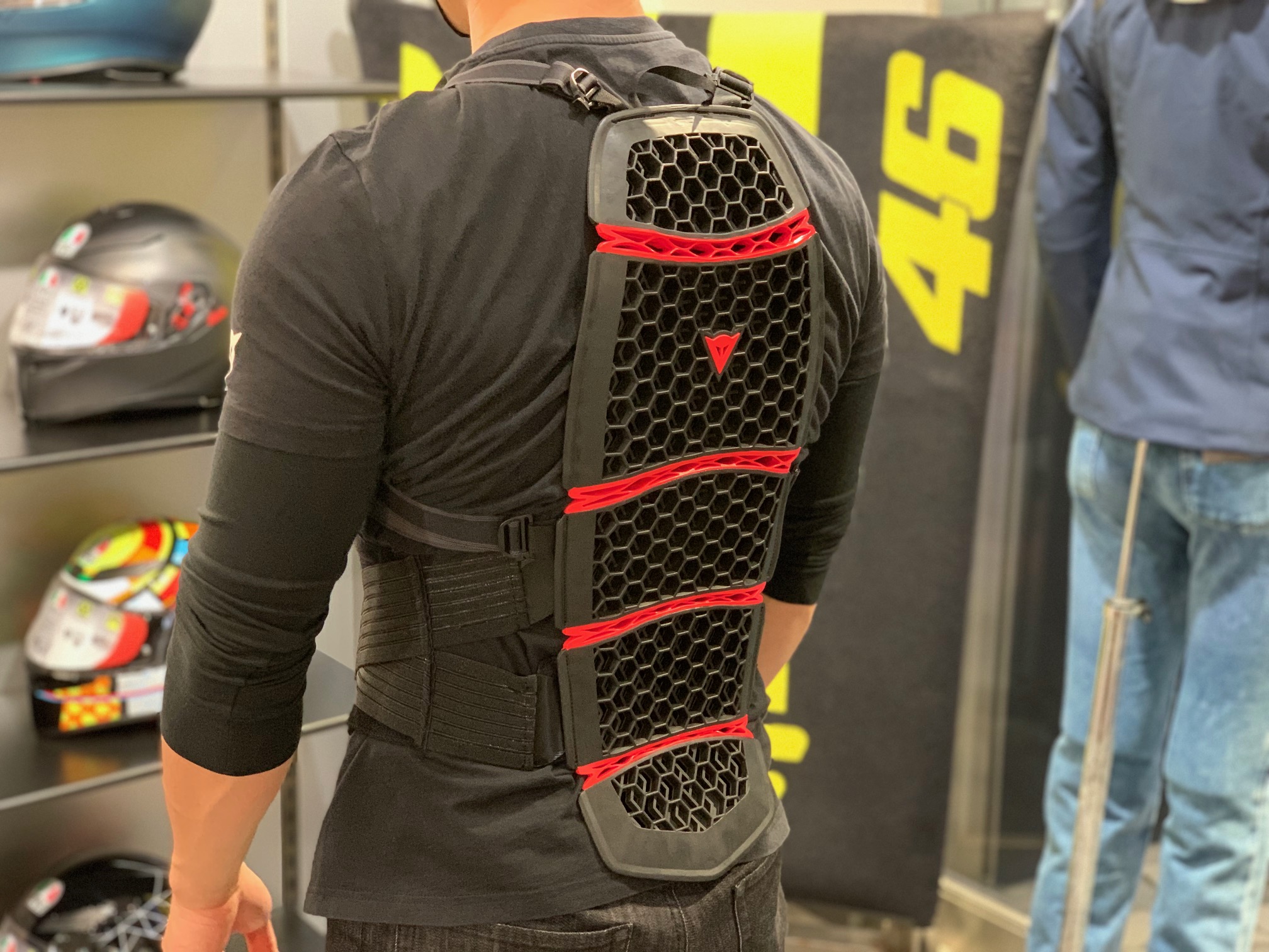 人気商品！！ Dainese ダイネーゼ Pro Armor 胸 背中 プロテクター