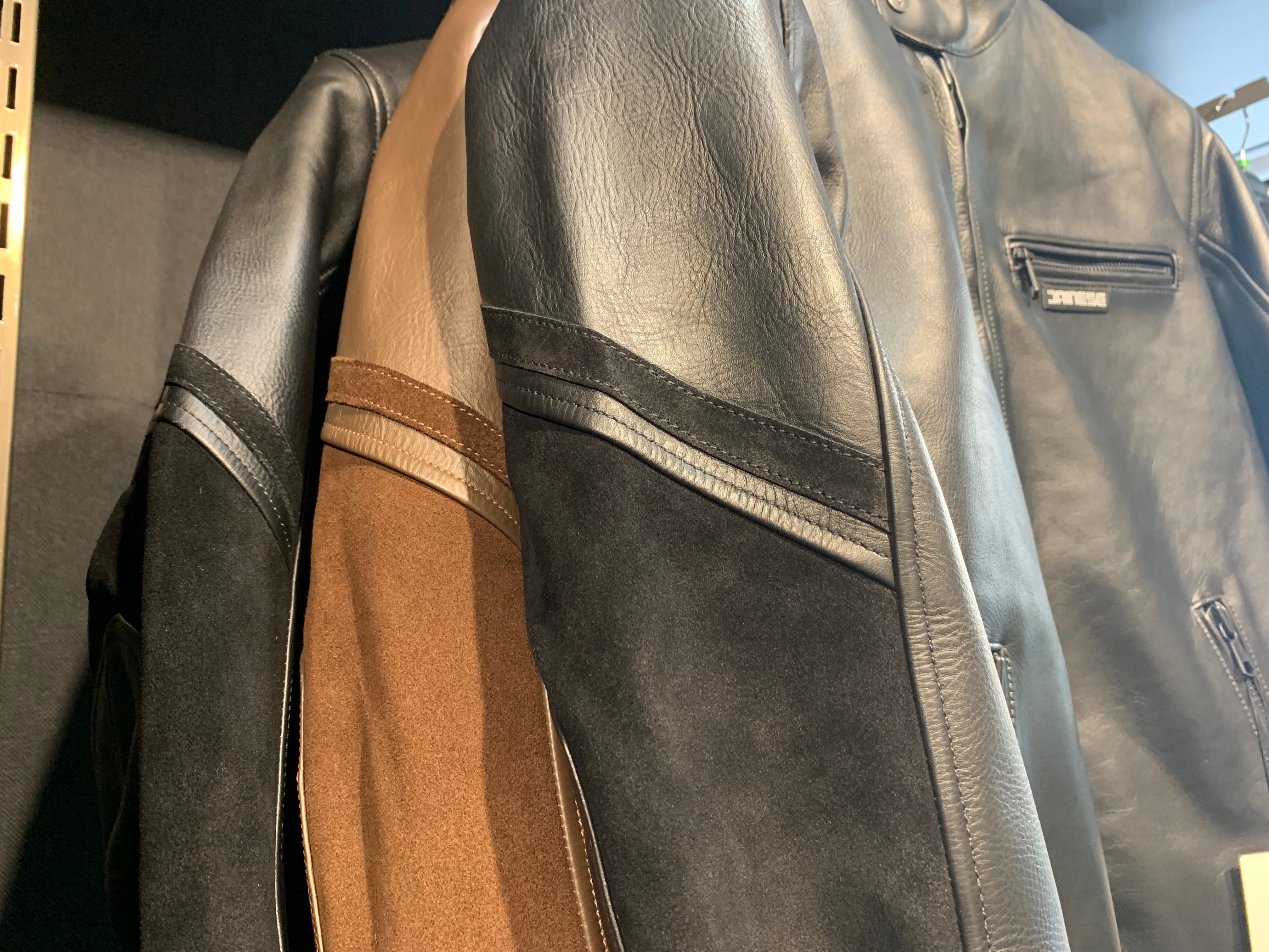 スウェードレザーが上質さを演出する”MERAK LEATHER JACKET”をご紹介