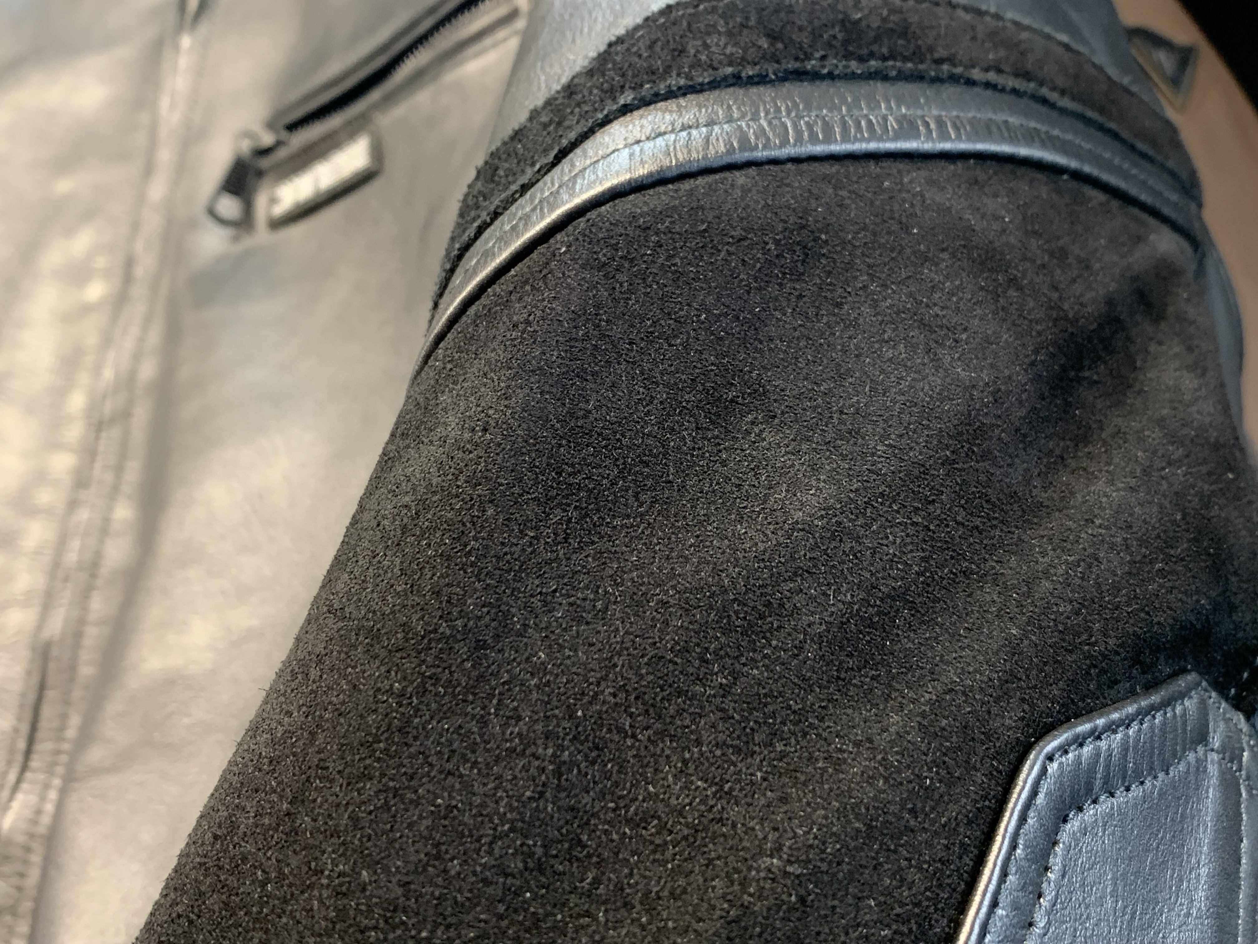 BMW スエードジャケット グレー スウェードレザーが上質さを演出する