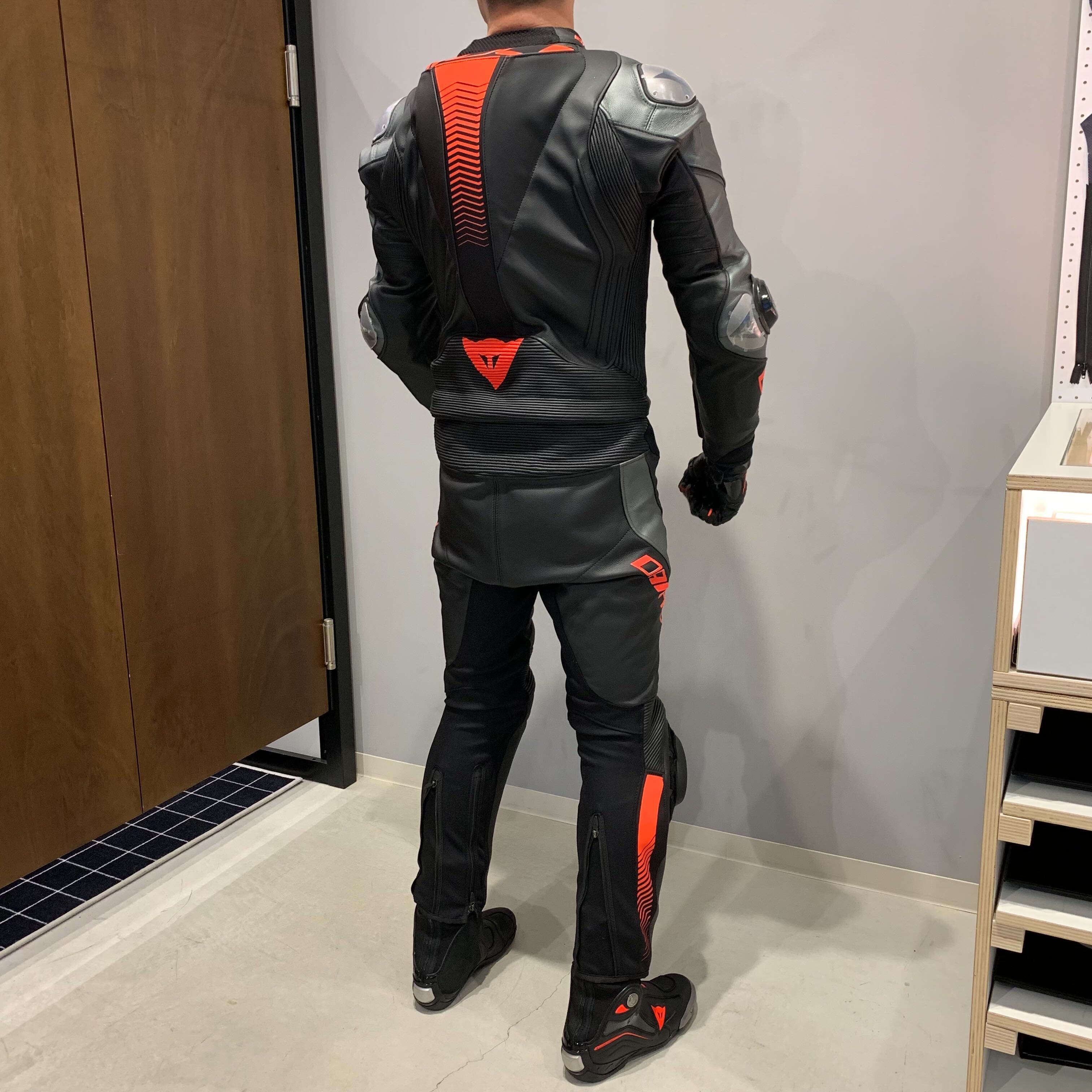 ロングセラー2PCスーツがパワーアップしてモデルチェンジ致しました！【LAGUNA SECA 5 2PCS LEATHER SUIT】