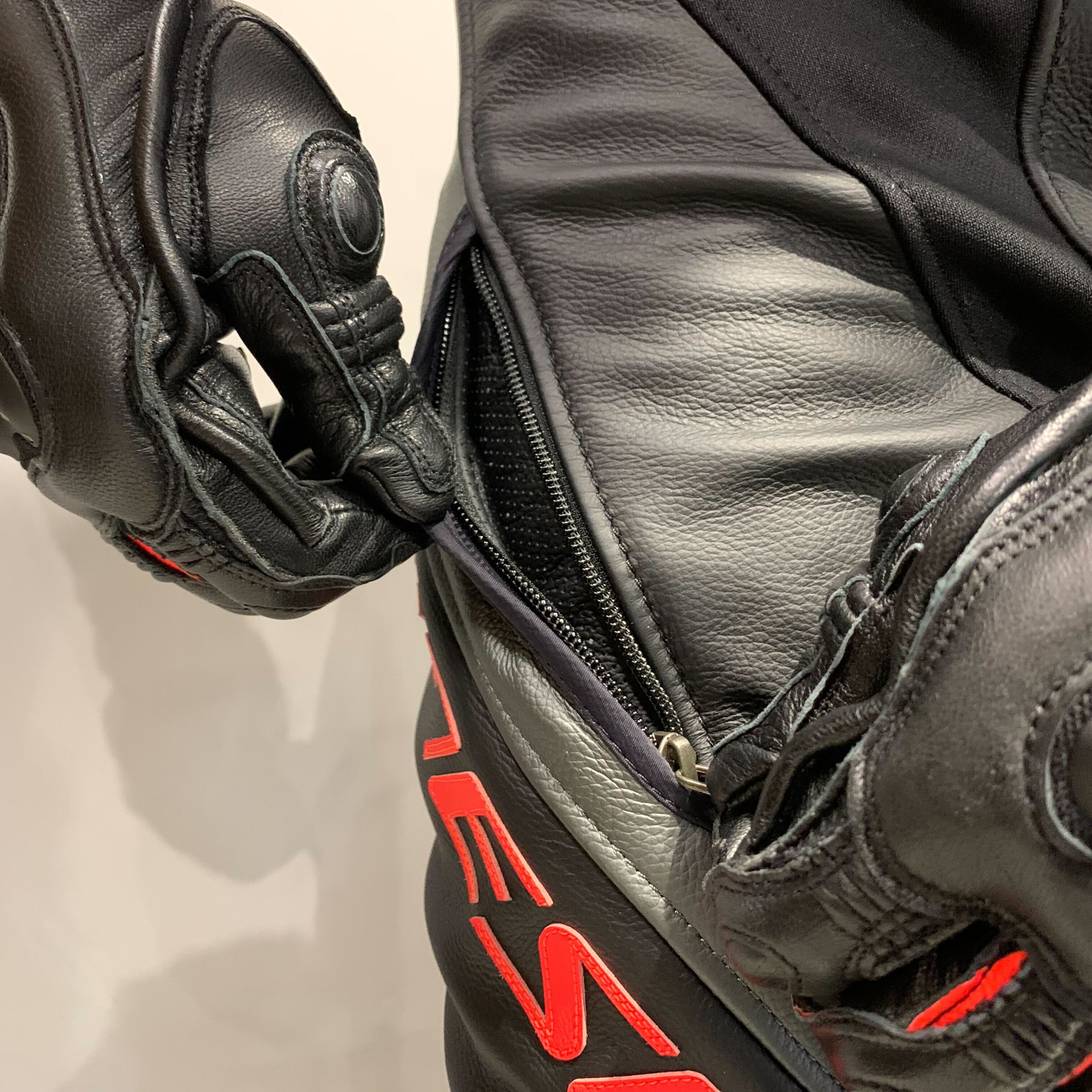 ロングセラー2PCスーツがパワーアップしてモデルチェンジ致しました