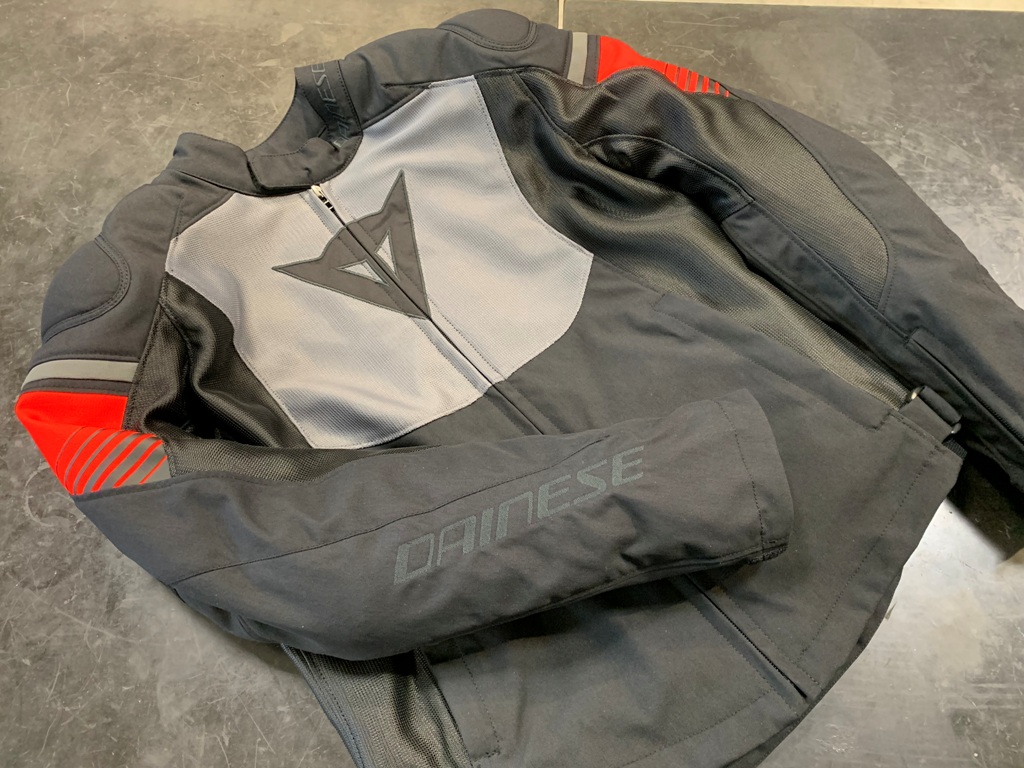 夏でもメッシュジャケットで快適に『AIR FAST TEX JACKET』
