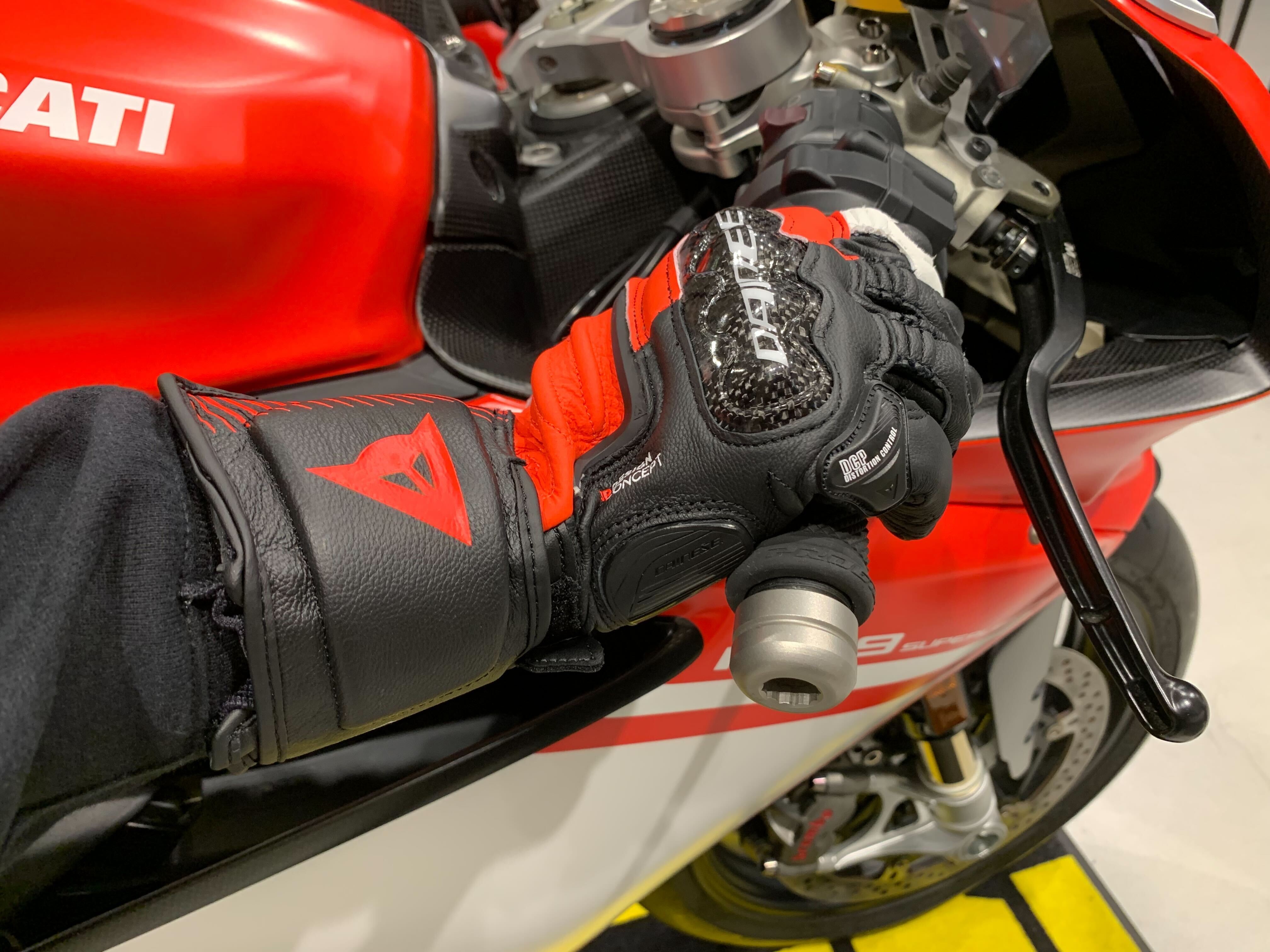 DUCATI レザーバイクグローブ カーボンプロテクター サーキットからツーリングまで大活躍!スタッフ一押しのグローブをご