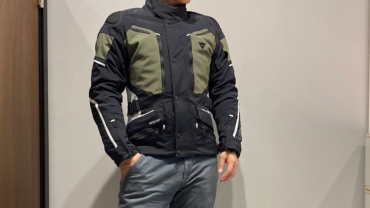 スポーツタイプにも嬉しいスマートなツーリングジャケット