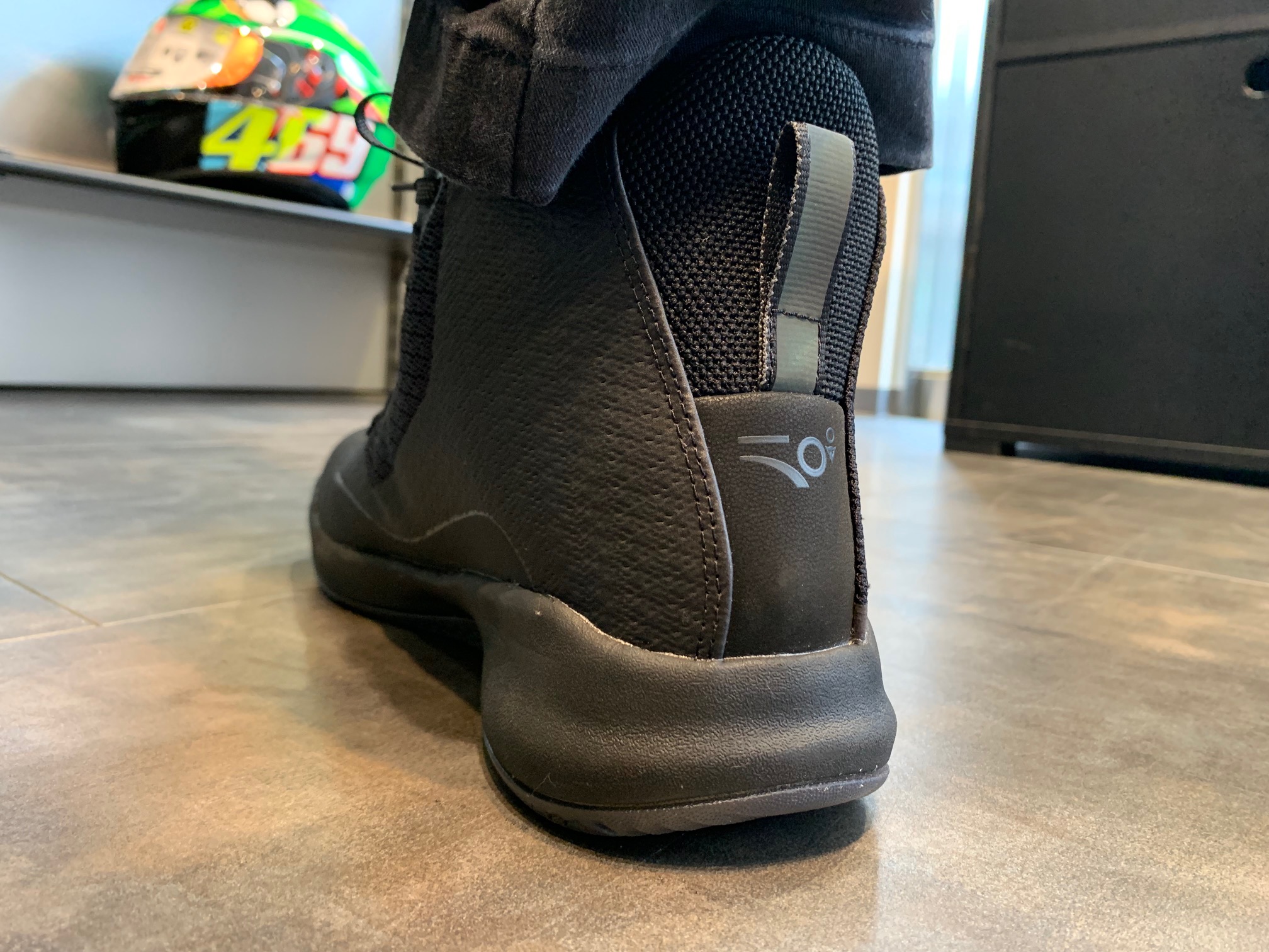 50周年記念を祝う特別なシューズモデル【ATIPICA AIR 2 ANNIVERSARIO】