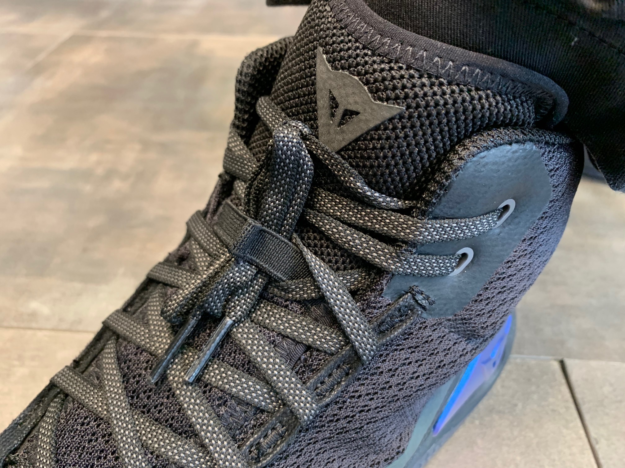 50周年記念を祝う特別なシューズモデル【ATIPICA AIR 2 ANNIVERSARIO】