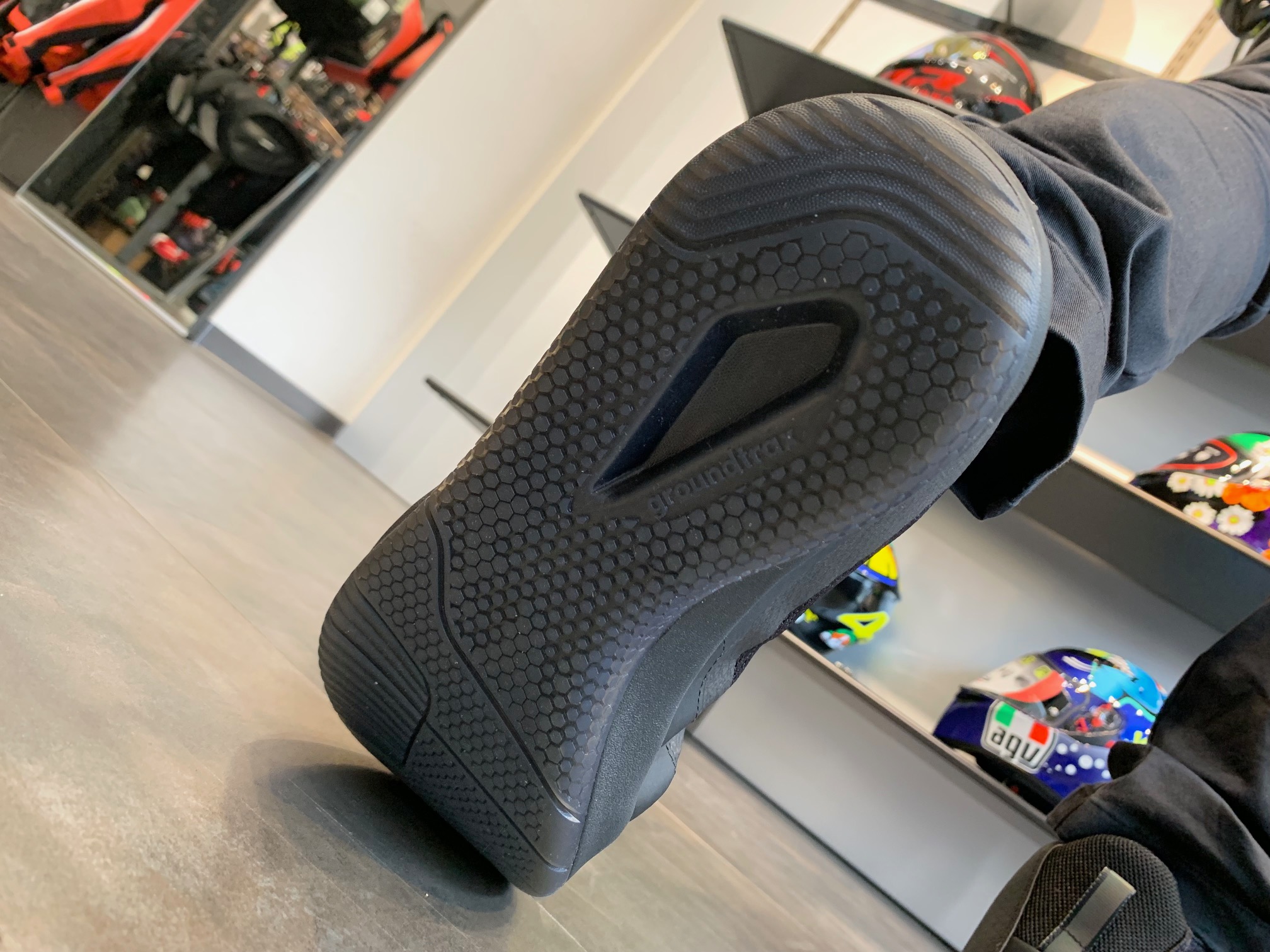 50周年記念を祝う特別なシューズモデル【ATIPICA AIR 2 ANNIVERSARIO】