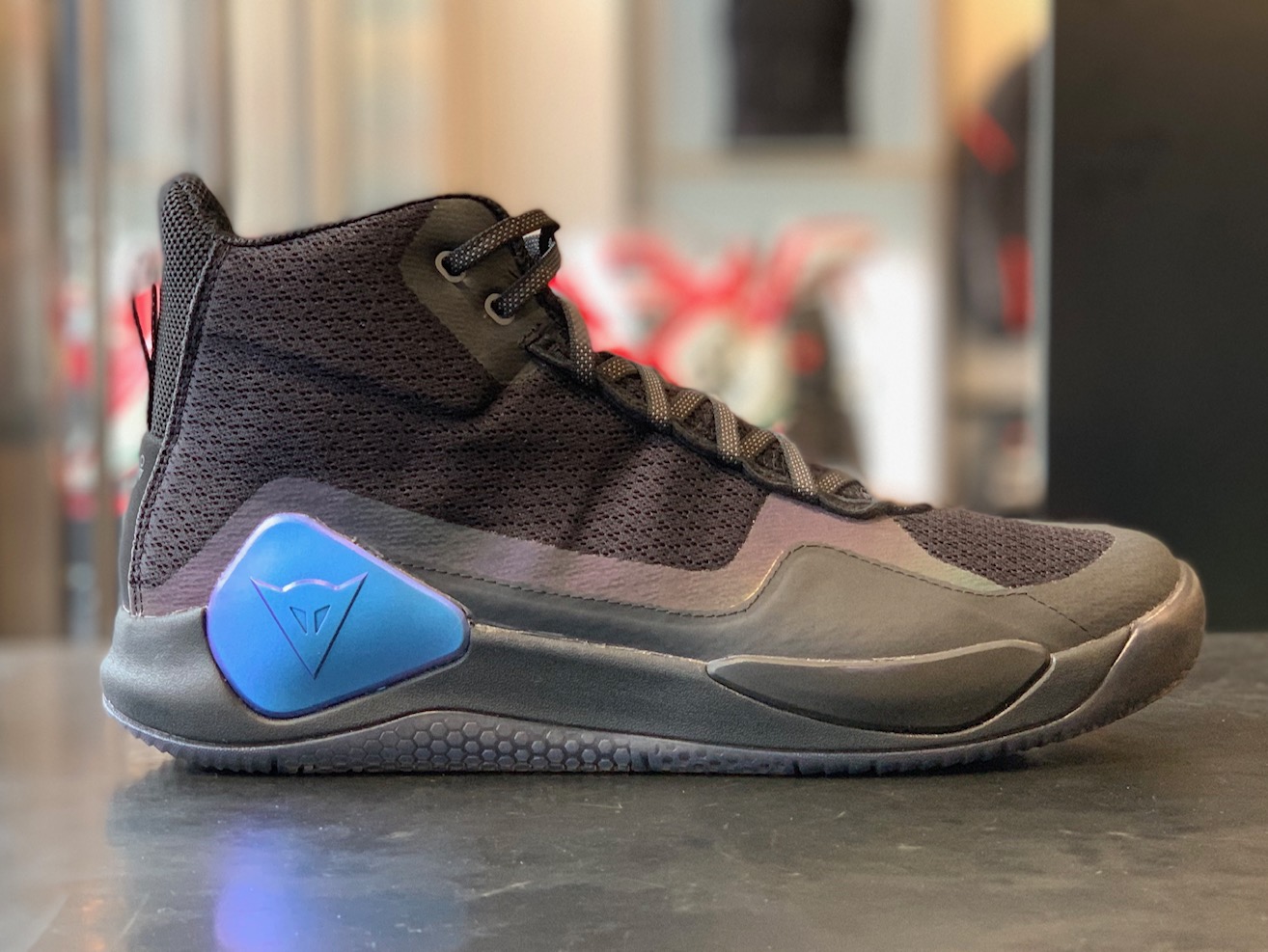 50周年記念を祝う特別なシューズモデル【ATIPICA AIR 2 ANNIVERSARIO】