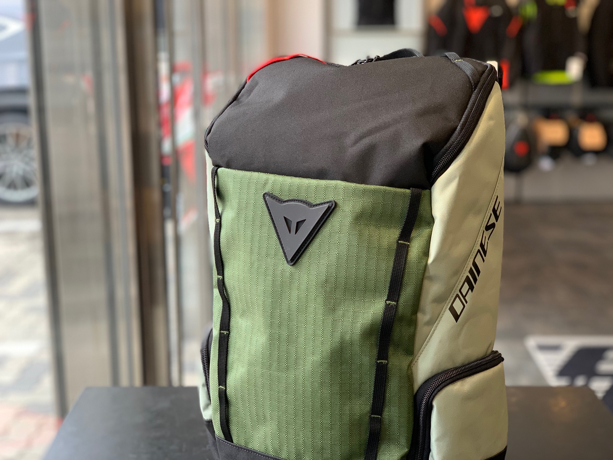 探検家を意味する新作のエクスプローラーバックパックが快適な