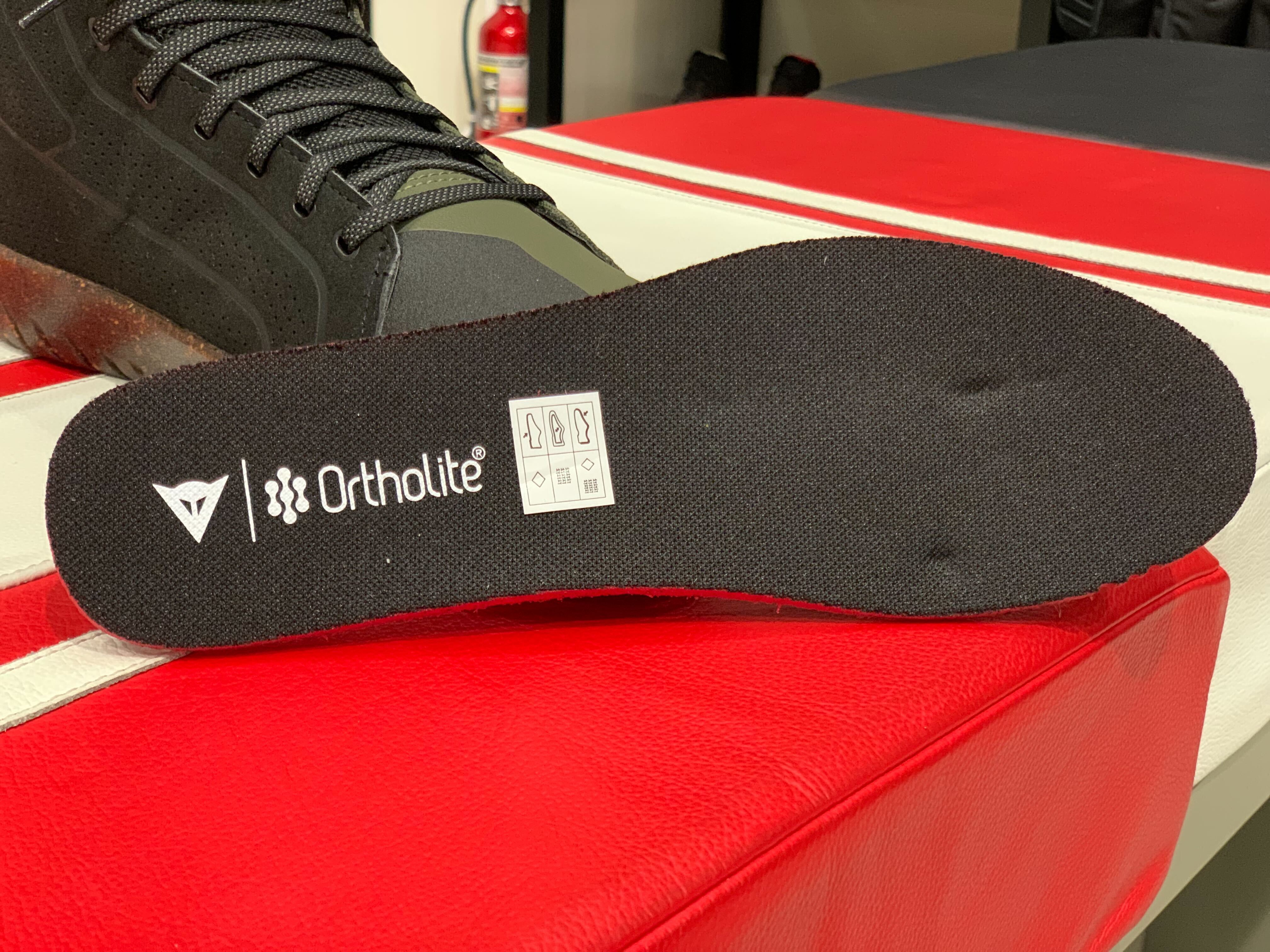 通気性に優れたダイネーゼの新作シューズ、”METRACTIVE AIR SHOES”
