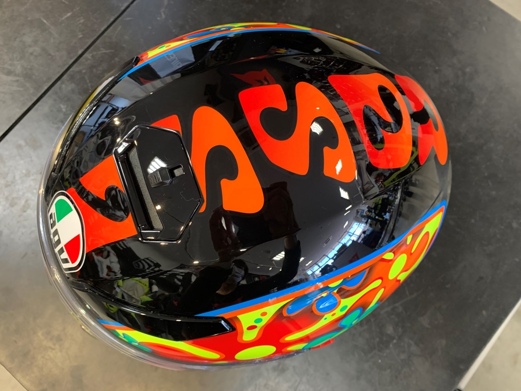 NEWデザインが遂にお目見えです『K3 SV ヘルメット』