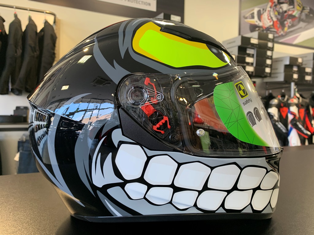 NEWデザインが遂にお目見えです『K3 SV ヘルメット』