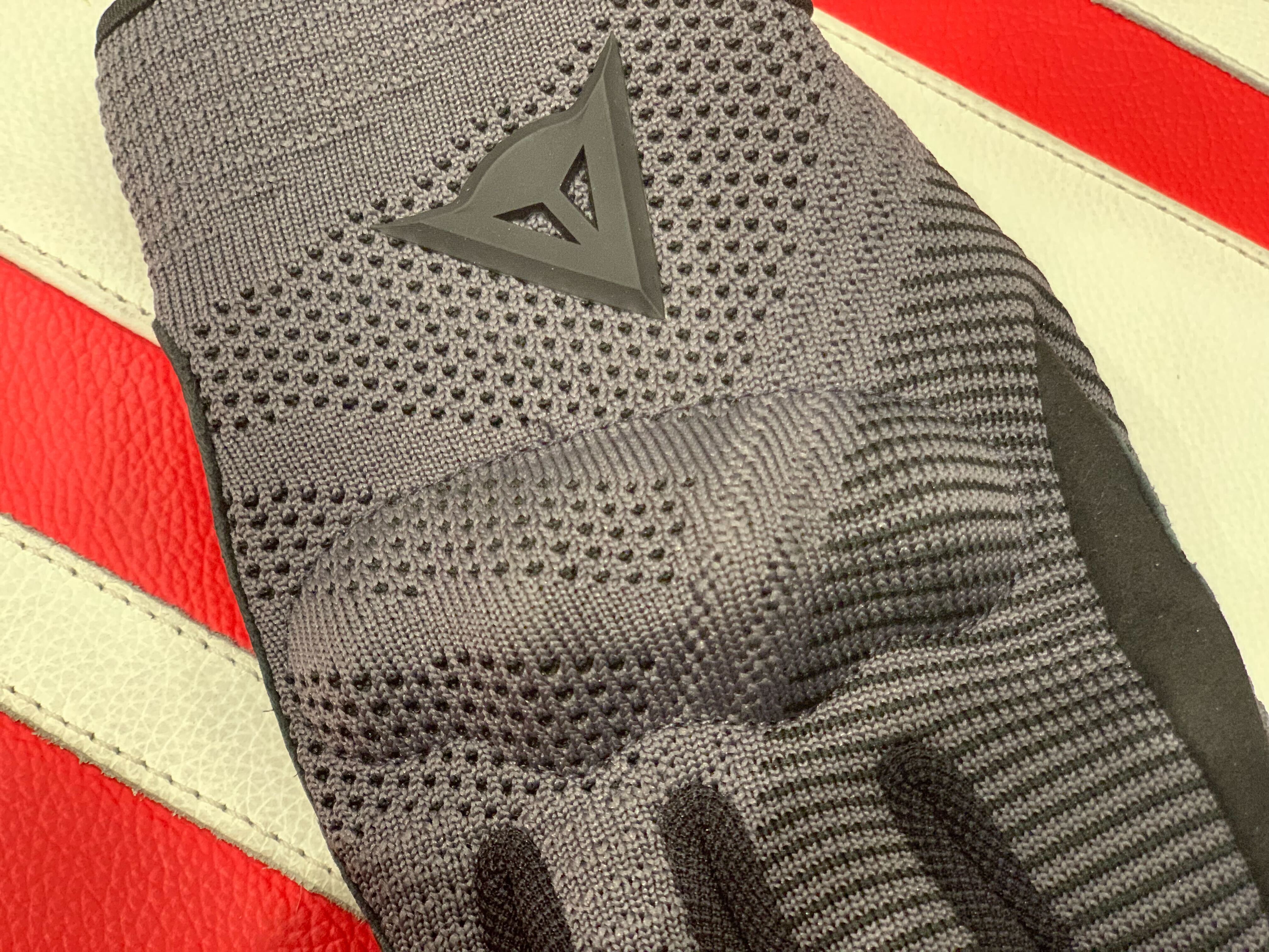 ダイネーゼ新作メッシュグローブ、”ARGON GLOVES”