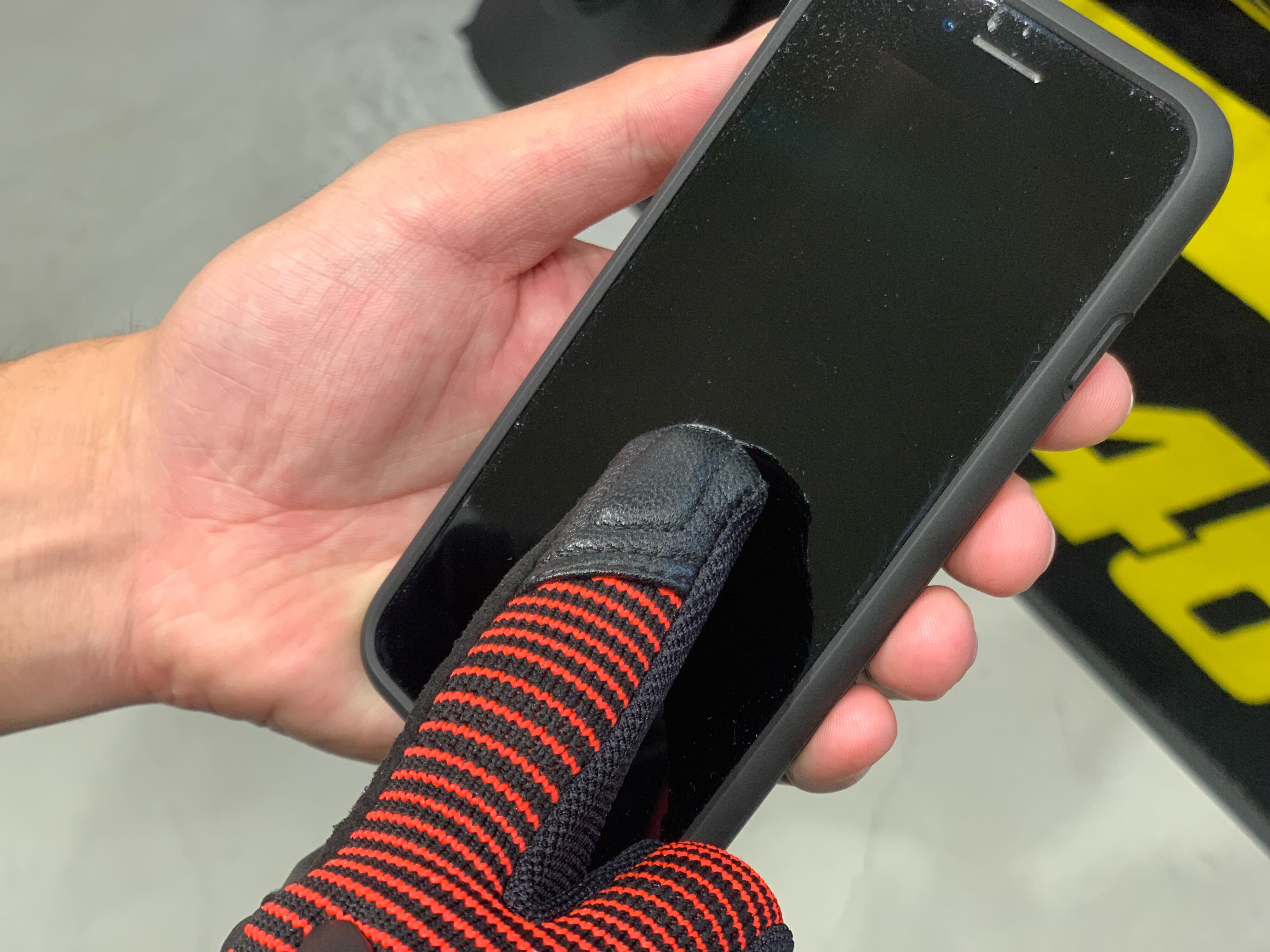 この夏の活躍間違いなし!新作グローブのご紹介【UNRULY ERGO-TEK GLOVES】
