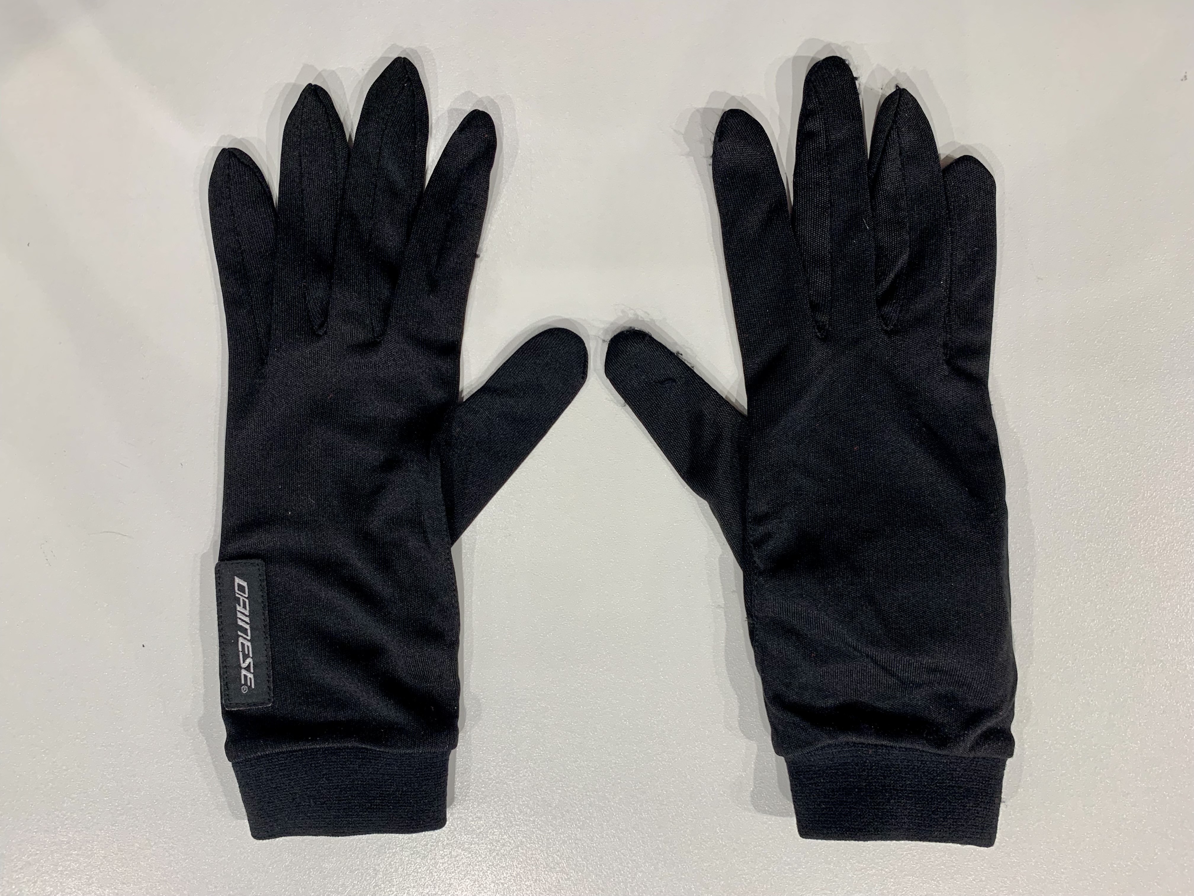 暑い夏に手元に快適さをもたらすインナーをご紹介!【SILK UNDERGLOVE】
