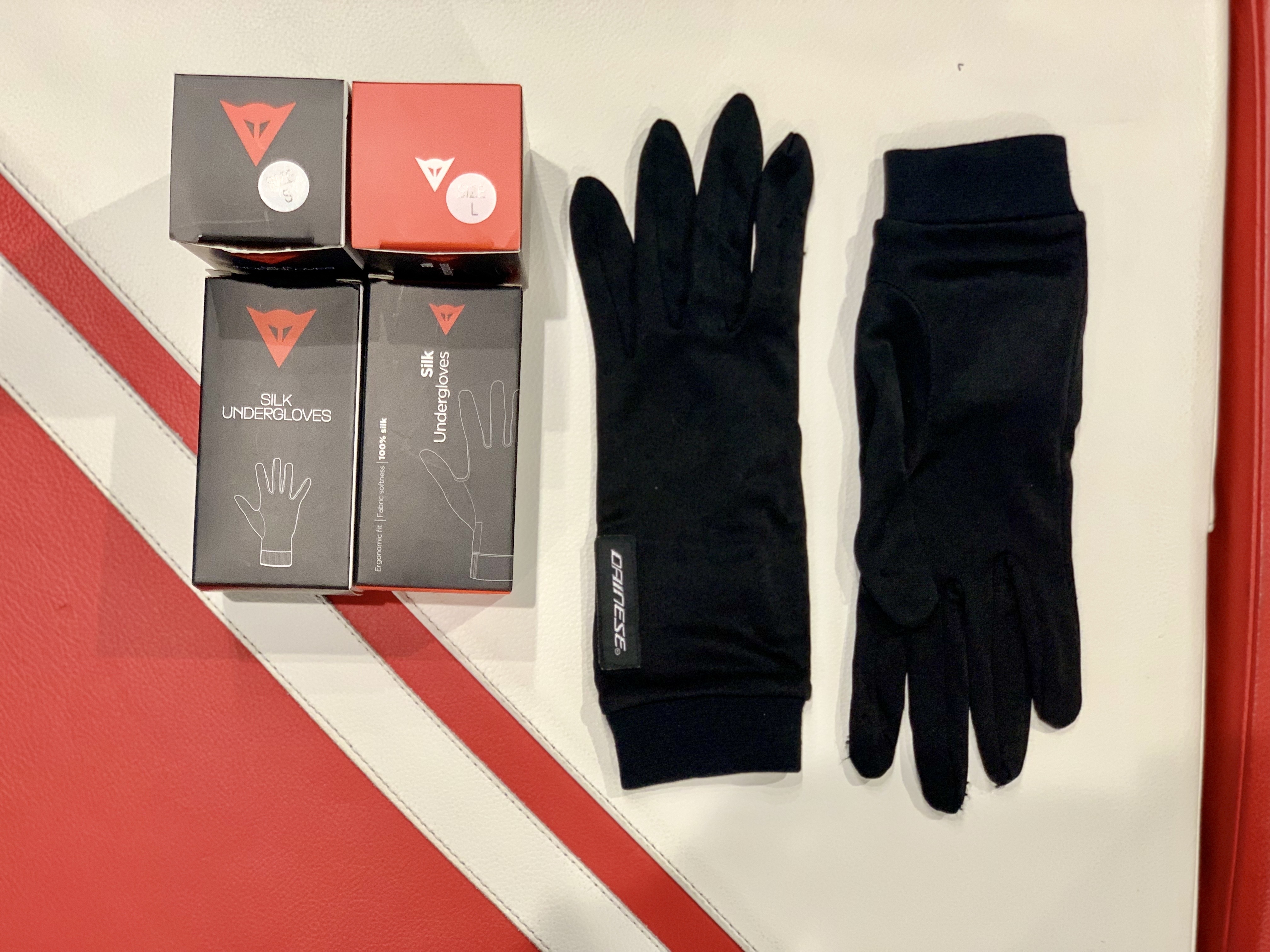 暑い夏に手元に快適さをもたらすインナーをご紹介!【SILK UNDERGLOVE】